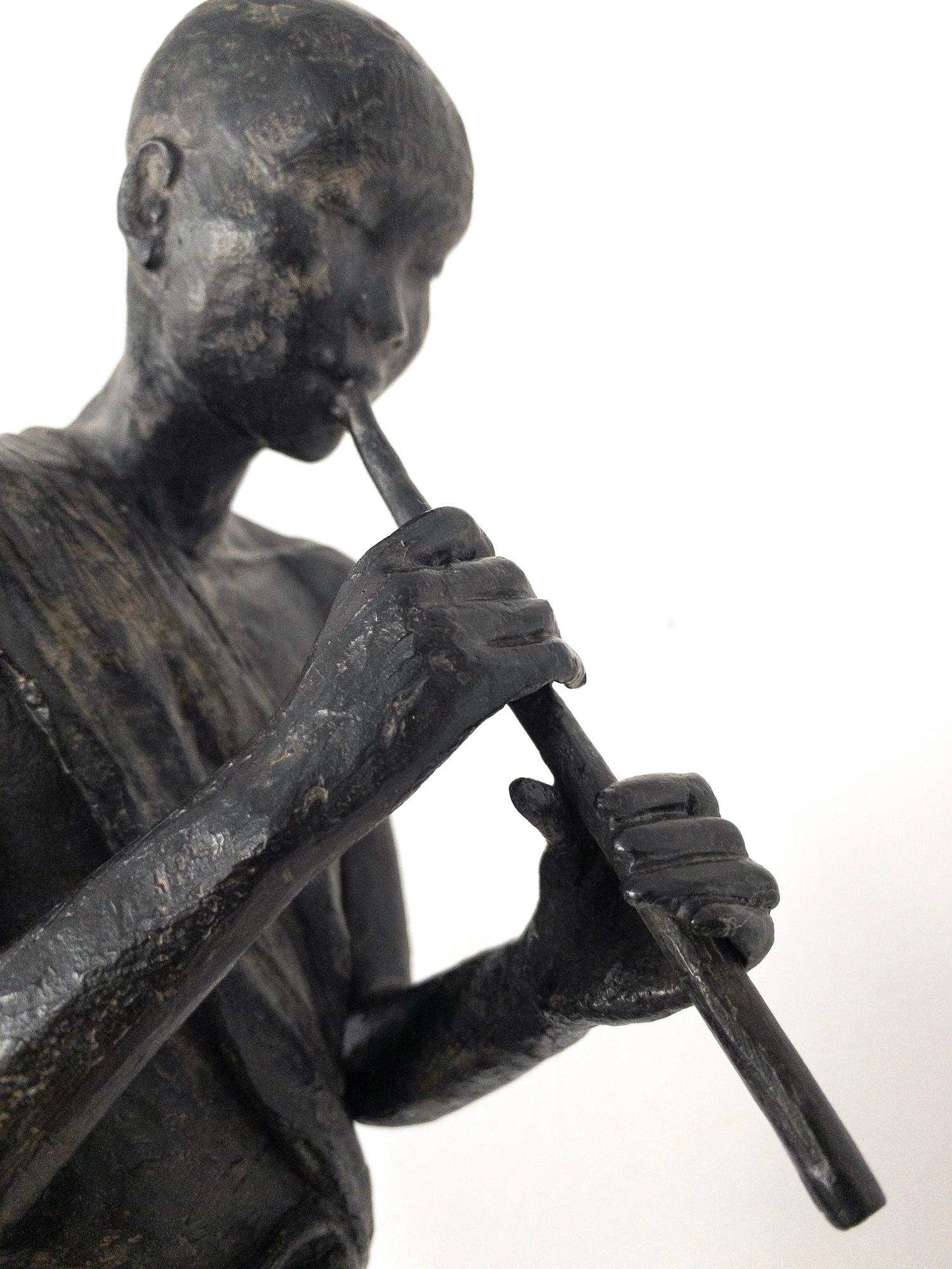 Joven Flautista de Marine de Soos - Escultura de bronce, figurativa, humana, niño en venta 10