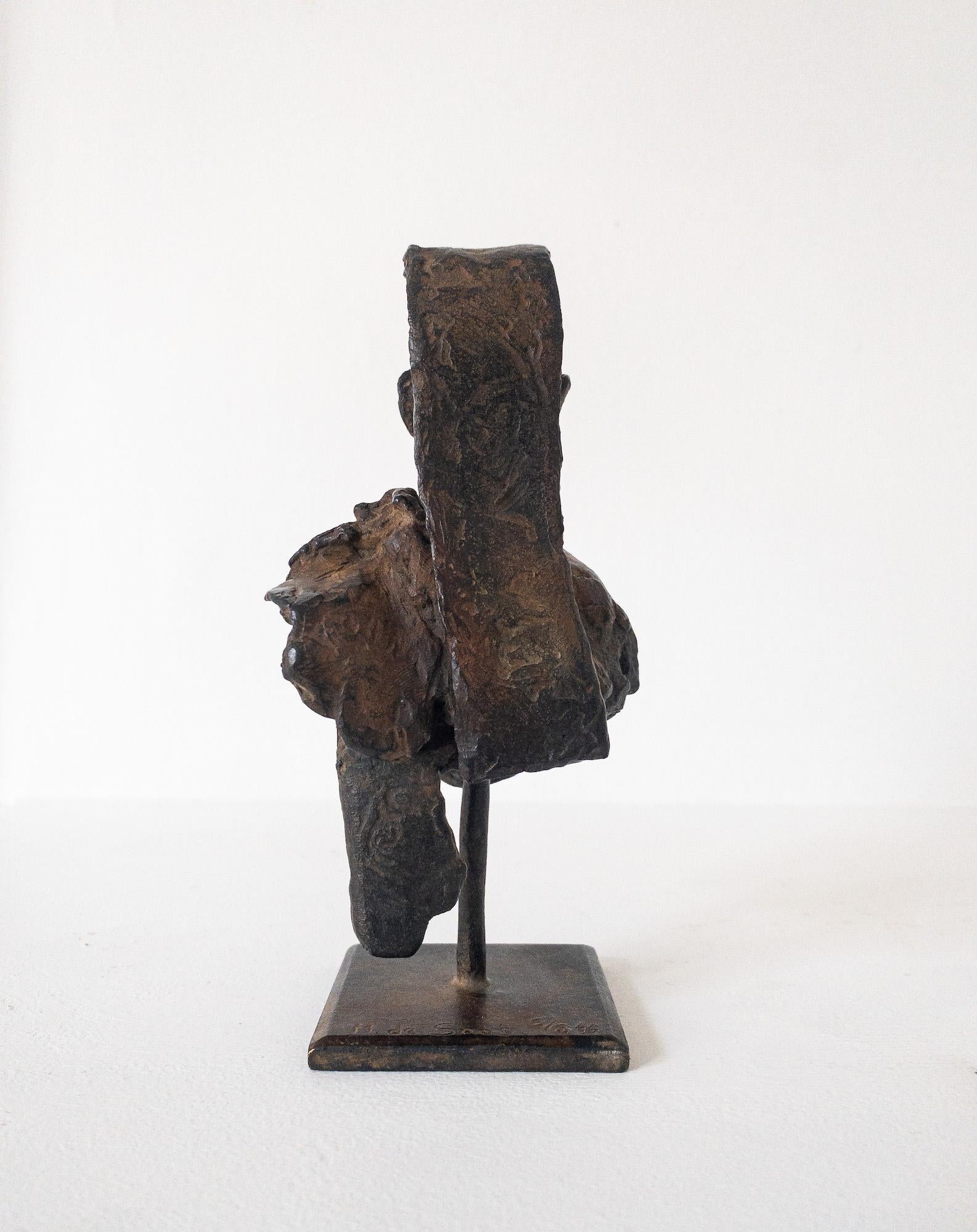 Junges Lama von Marine de Soos - Zeitgenössische Bronzeskulptur, Kind, Porträt im Angebot 14