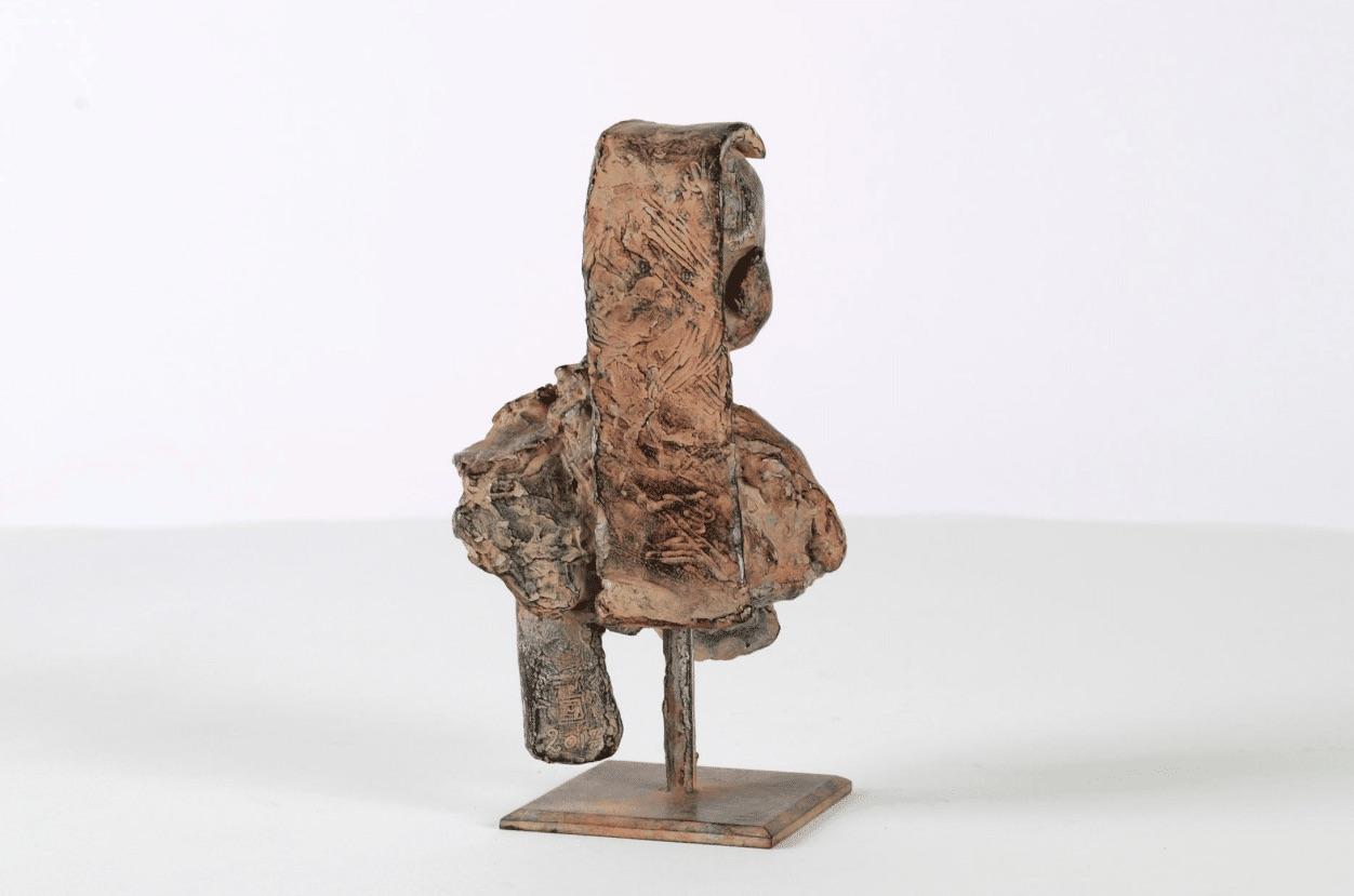 Junges Lama von Marine de Soos - Zeitgenössische Bronzeskulptur, Kind, Porträt im Angebot 3