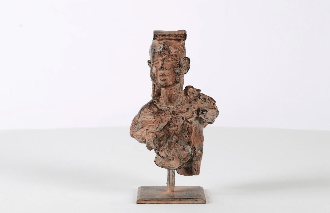 Young Lama di Marine de Soos - Scultura contemporanea in bronzo, bambino, ritratto
