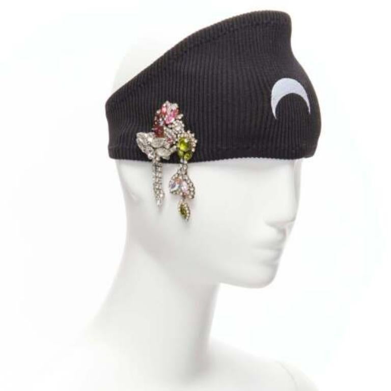 MARINE SERRE Black Moon logo jewel brooch ribbed headband
Reference: BSHW/A00087
Brand: Marine Serre
Collection: Runway
Material: Fabric
Color: Black, Multicolour
Pattern: Solid
Closure: Elasticated
Lining: Black Fabric

CONDITION:
Condition: Unworn