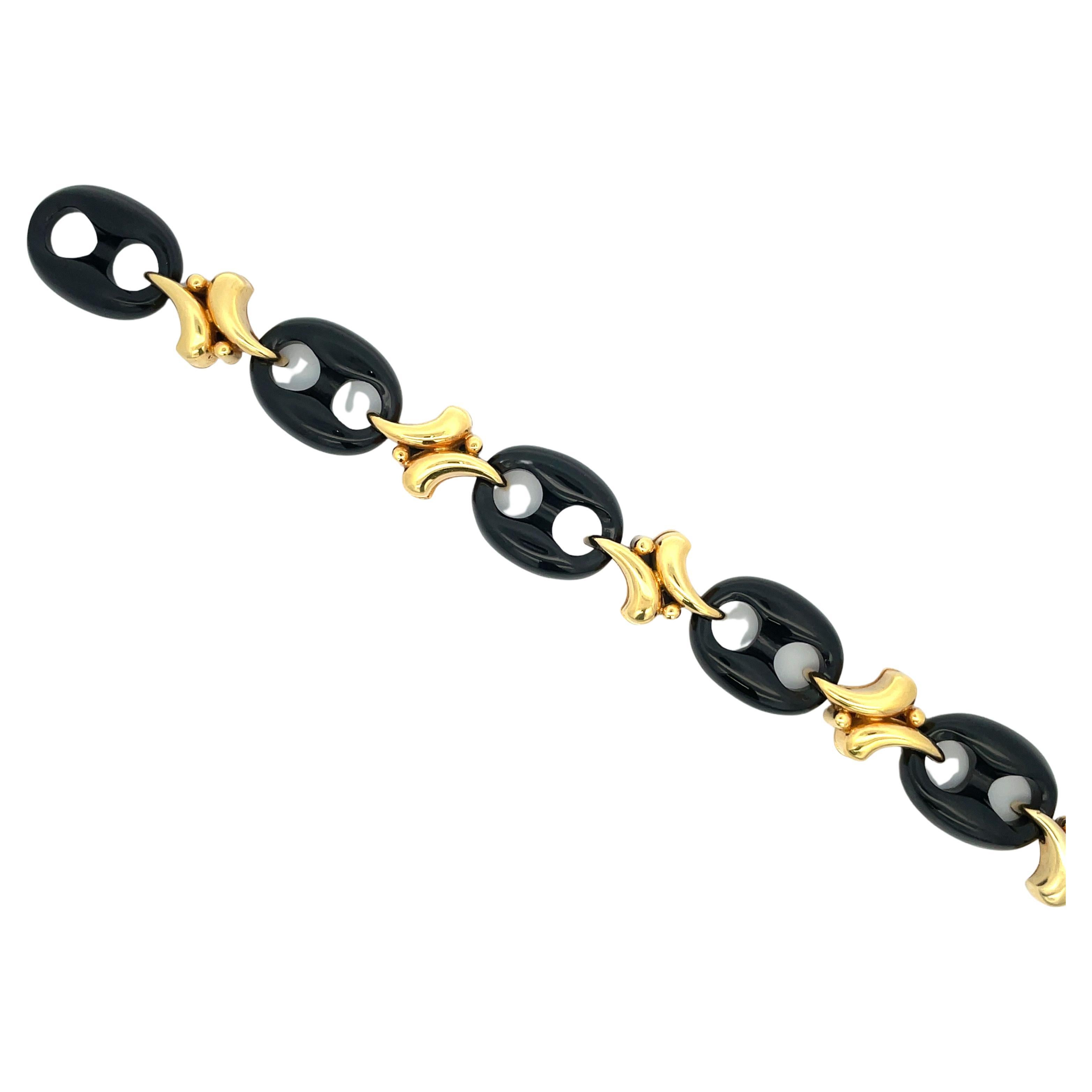 Contemporary Mariner Black Onyx Gold Link Bracelet 50.6 Grams 14 Karat Yellow Gold For Sale