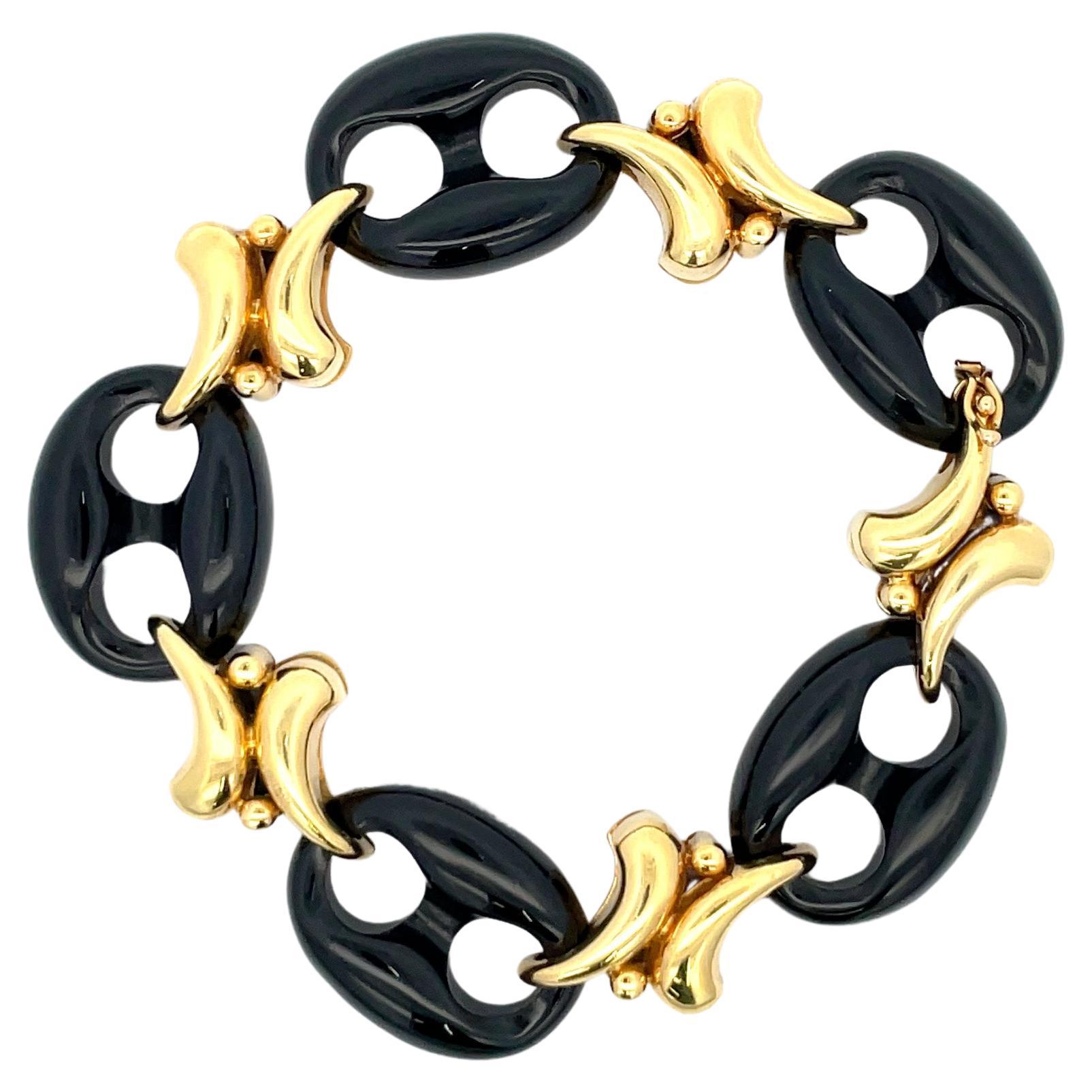 Contemporary Mariner Black Onyx Gold Link Bracelet 50.6 Grams 14 Karat Yellow Gold For Sale
