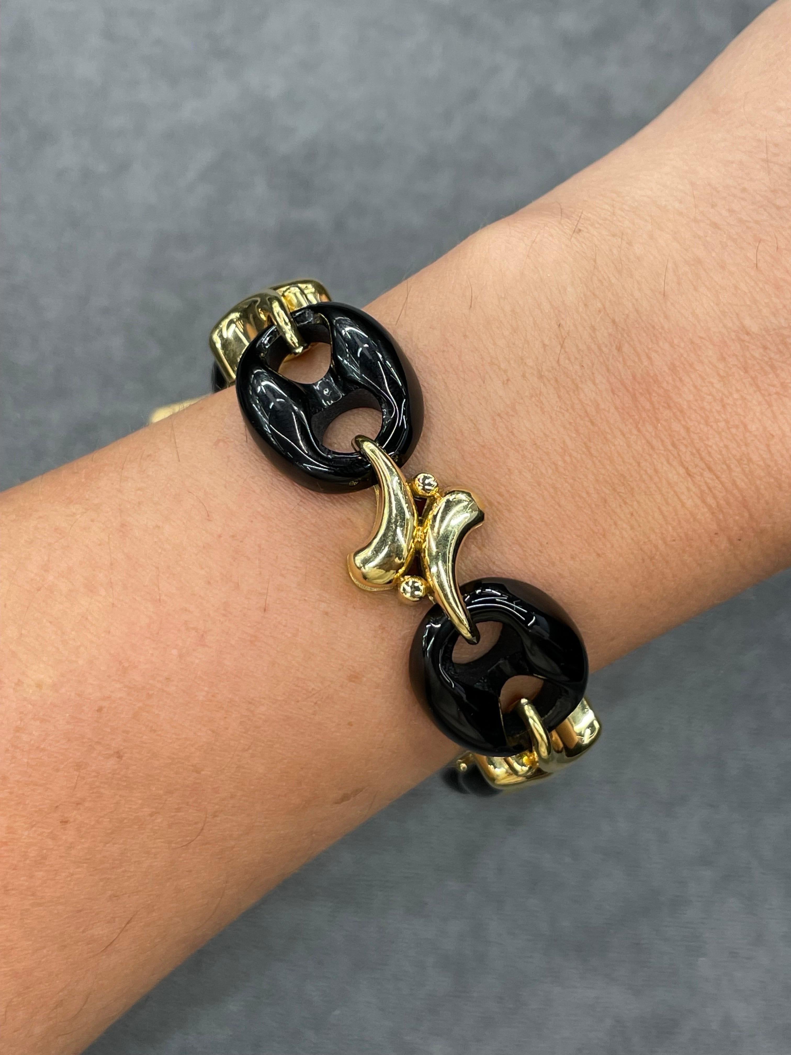Mariner Black Onyx Gold Link Bracelet 50.6 Grams 14 Karat Yellow Gold In Excellent Condition For Sale In New York, NY