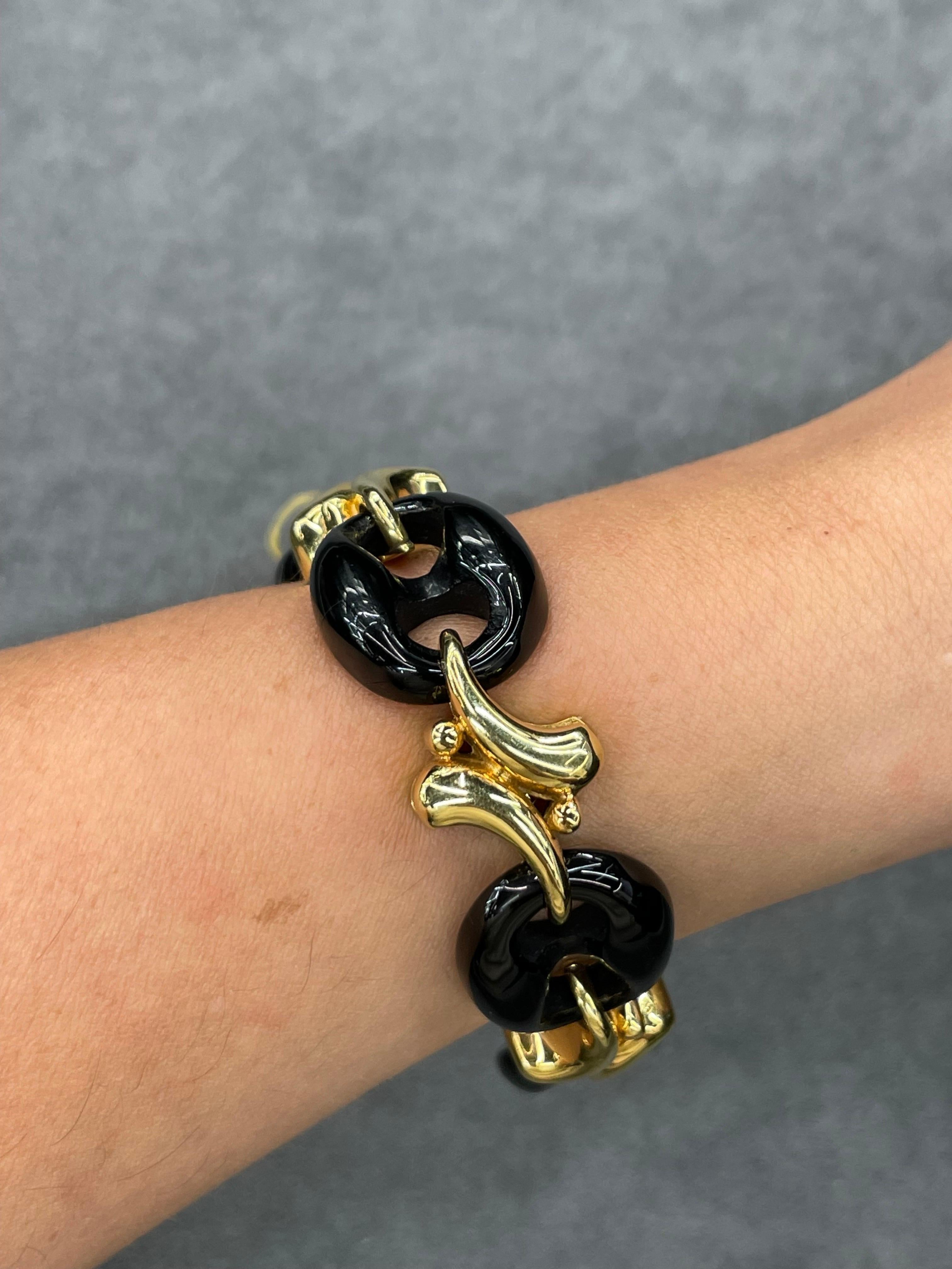 Women's Mariner Black Onyx Gold Link Bracelet 50.6 Grams 14 Karat Yellow Gold For Sale