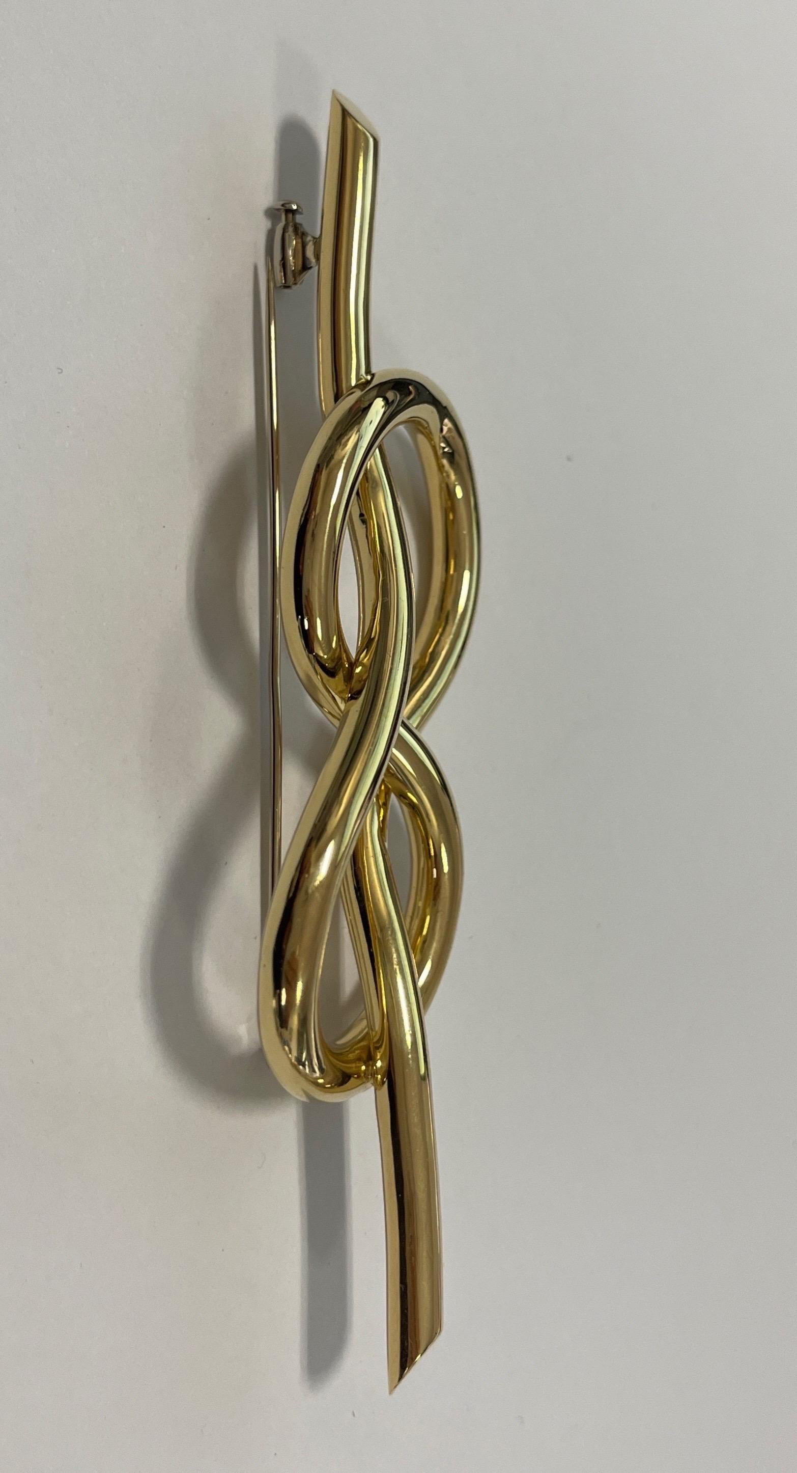 Mariner knot Brooch in Yellow Gold 18 Karat
The total weight of the gold is GR 29.80
Stamp 750 10 MI 