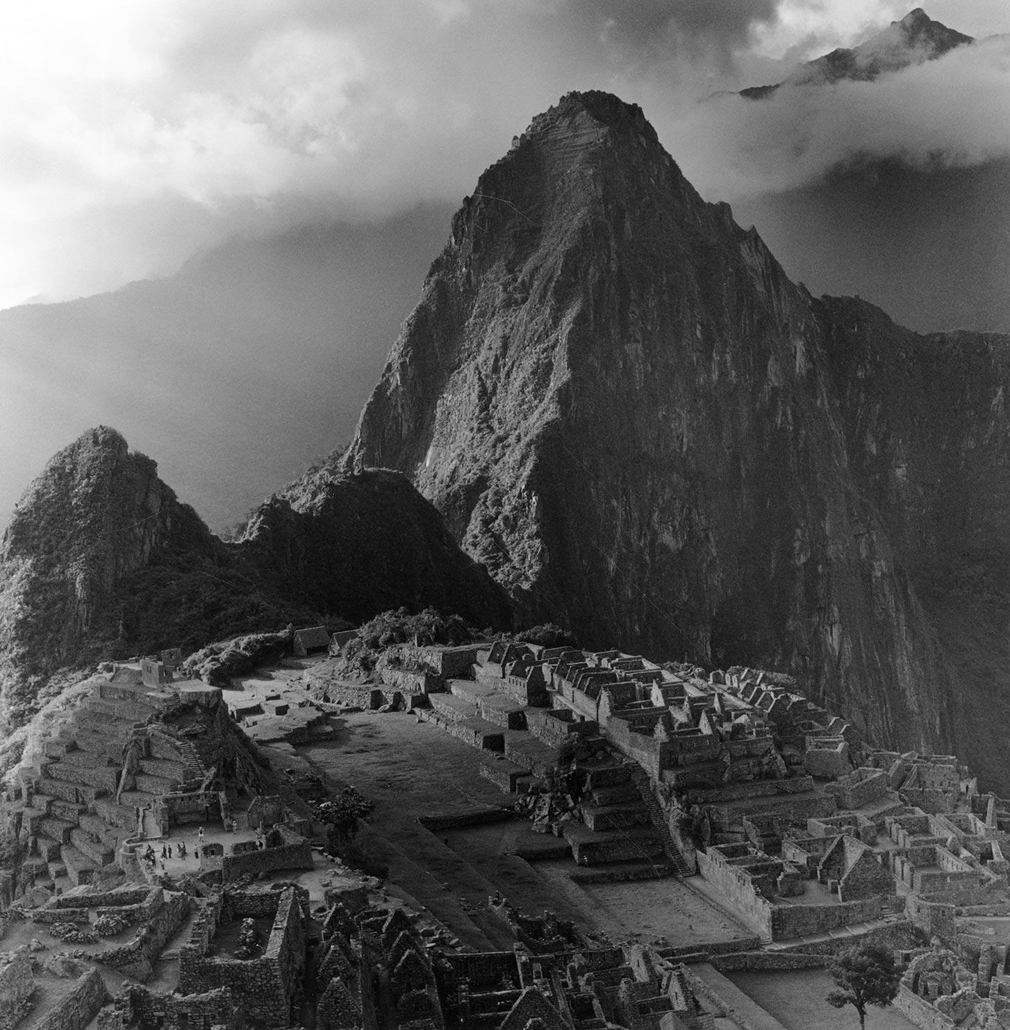 Mario Algaze Landscape Photograph - Machu Picchu, Peru