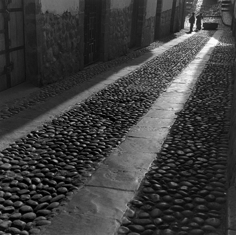 Mario Algaze Black and White Photograph - Sendero Iluminado, Cuzco, Peru