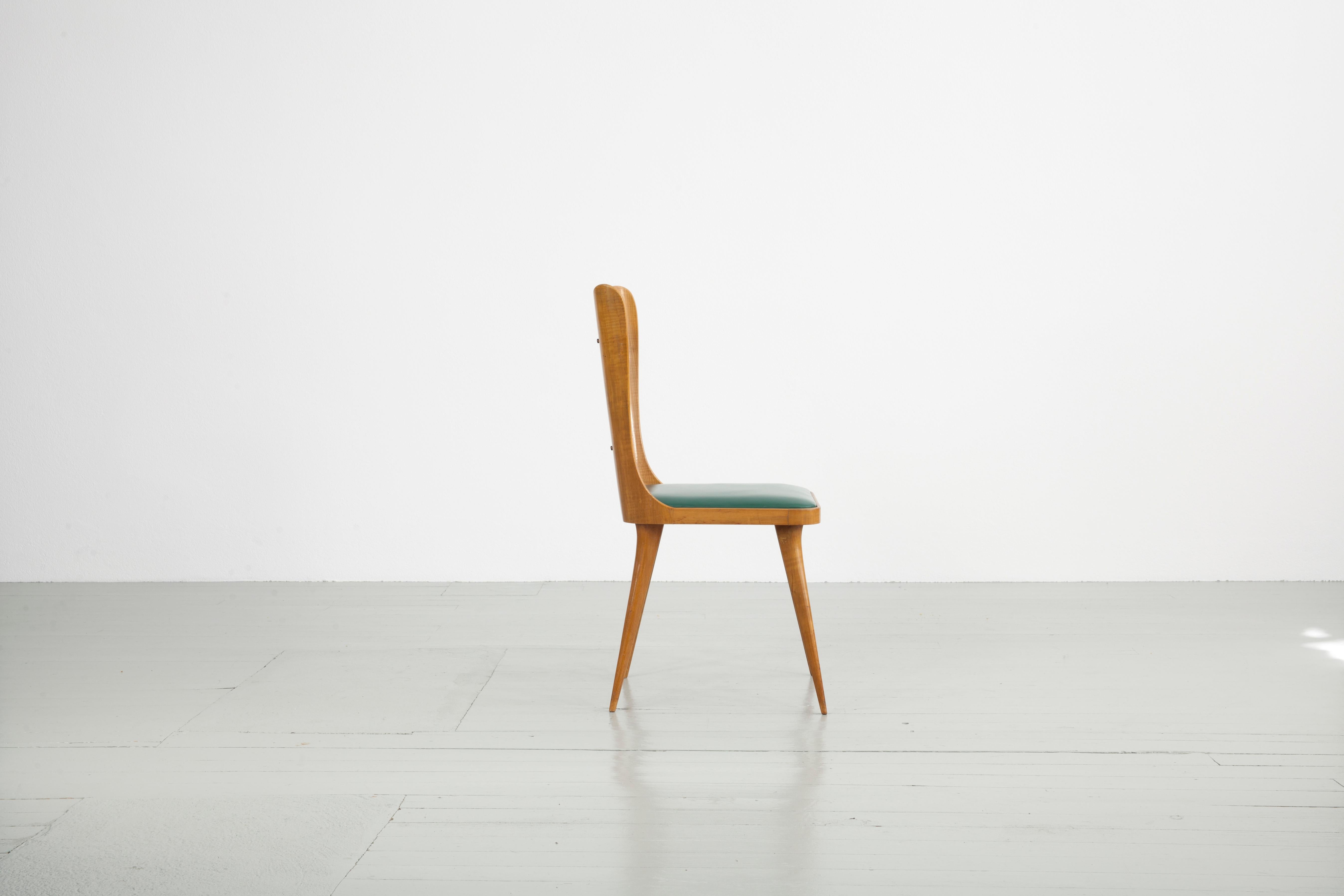 Ensemble de six chaises de salle à manger italiennes en bois avec tapisserie verte, 1950 en vente 1