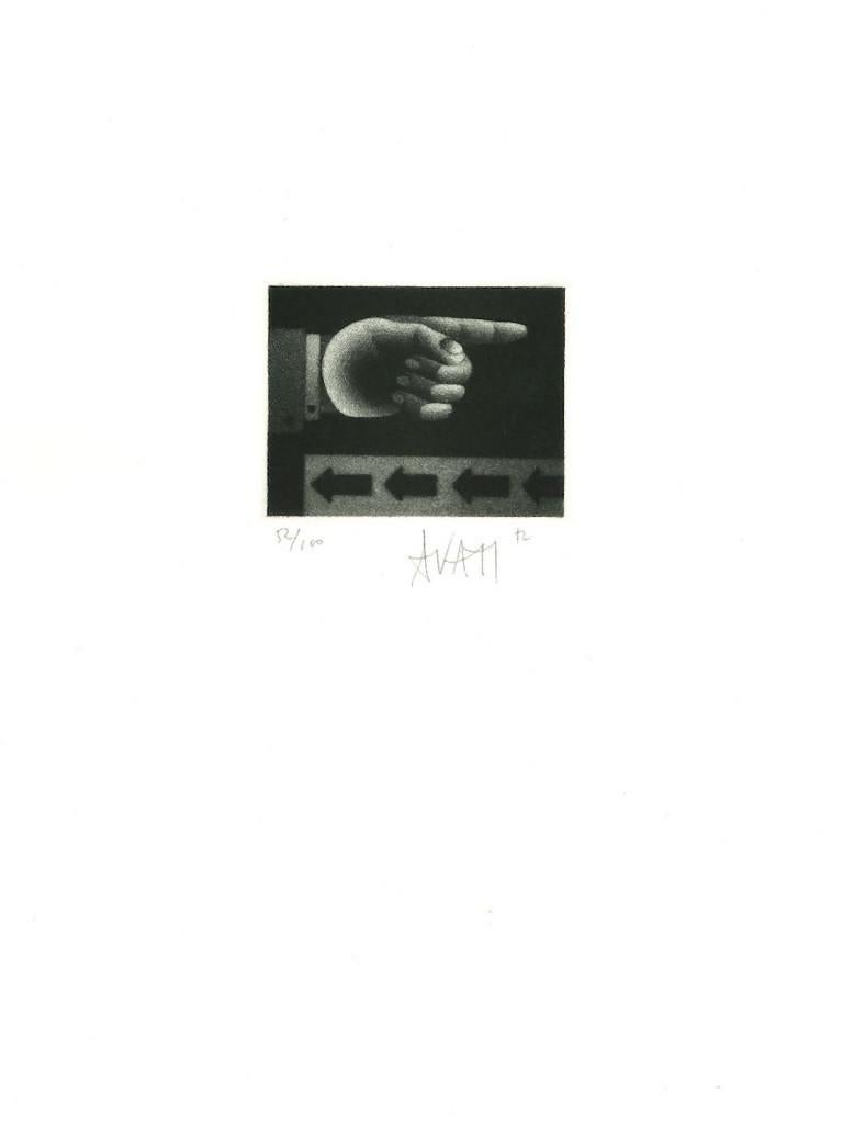 Indicating - Gravure sur papier de Mario Avati - années 1960 en vente 1