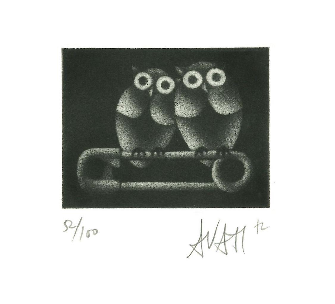 Owls on Brooch est une gravure originale sur papier, réalisée par l'artiste et graveur français Mario Avati (1921-2009).

Signé à la main en bas à droite et numéroté en bas à gauche au crayon. Édition de 52/100 exemplaires.

En excellent