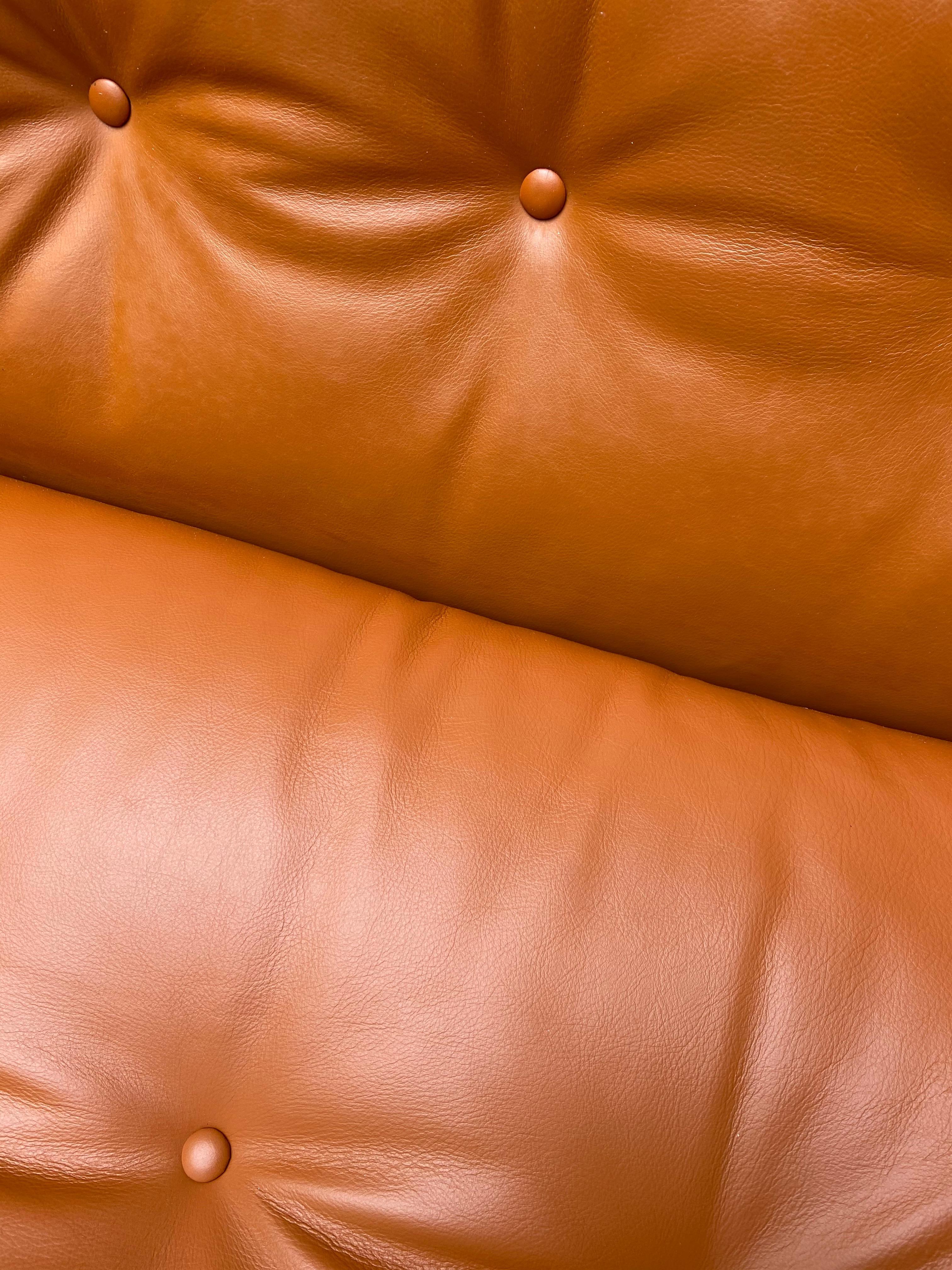 Mario Bellini
4 Amanta armchair 
CetB Italia Edition
Fawn leather/ resin 
Assemblable in sofa
Perfect condition
Measures: H 69 x W 79 x D 78
Circa 1976
4900 euros the 4.