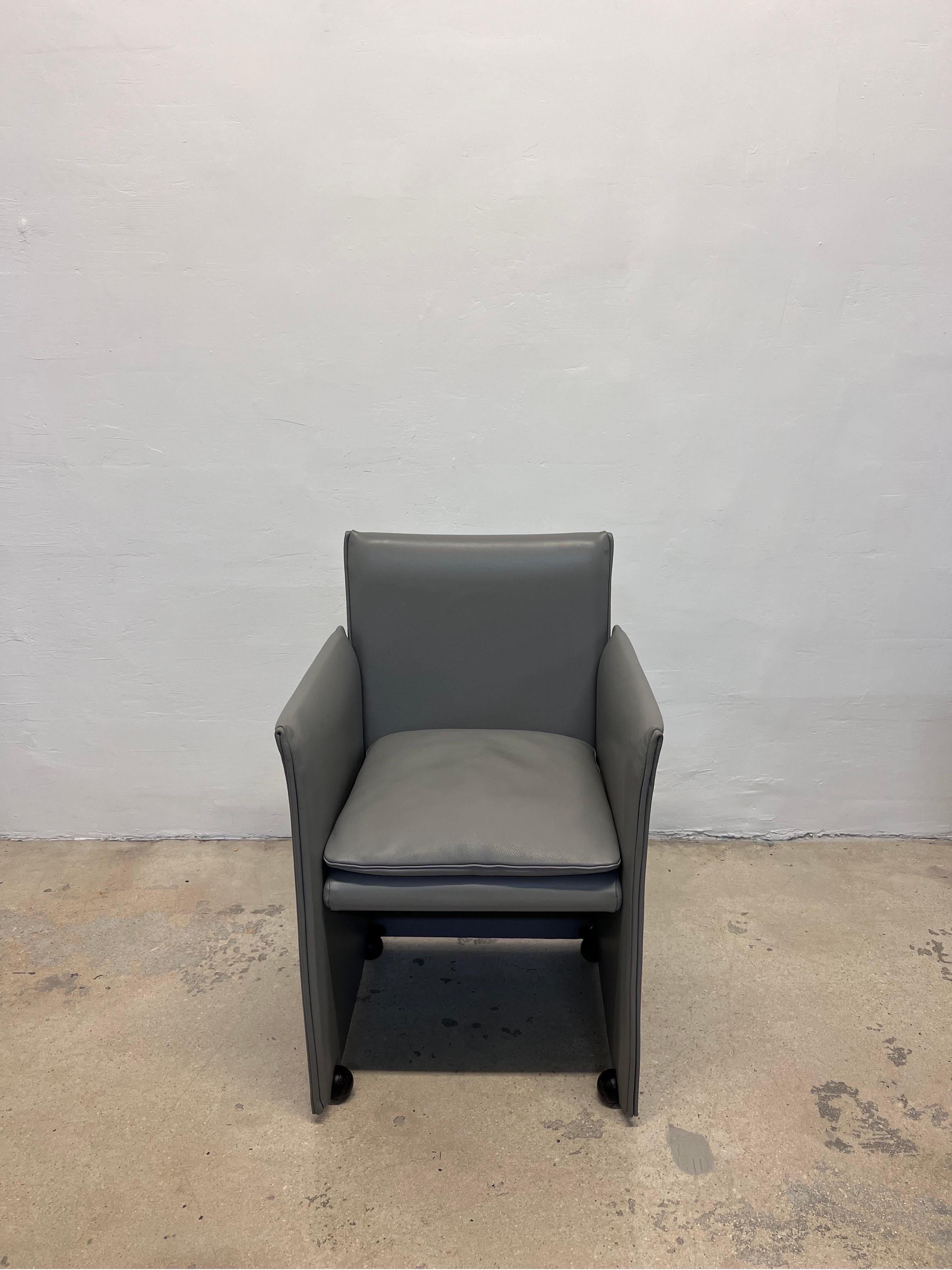 Mid-Century Modern Mario Bellini 401 Break Gray Leather Arm Chairs for Cassina, Set of Ten For Sale