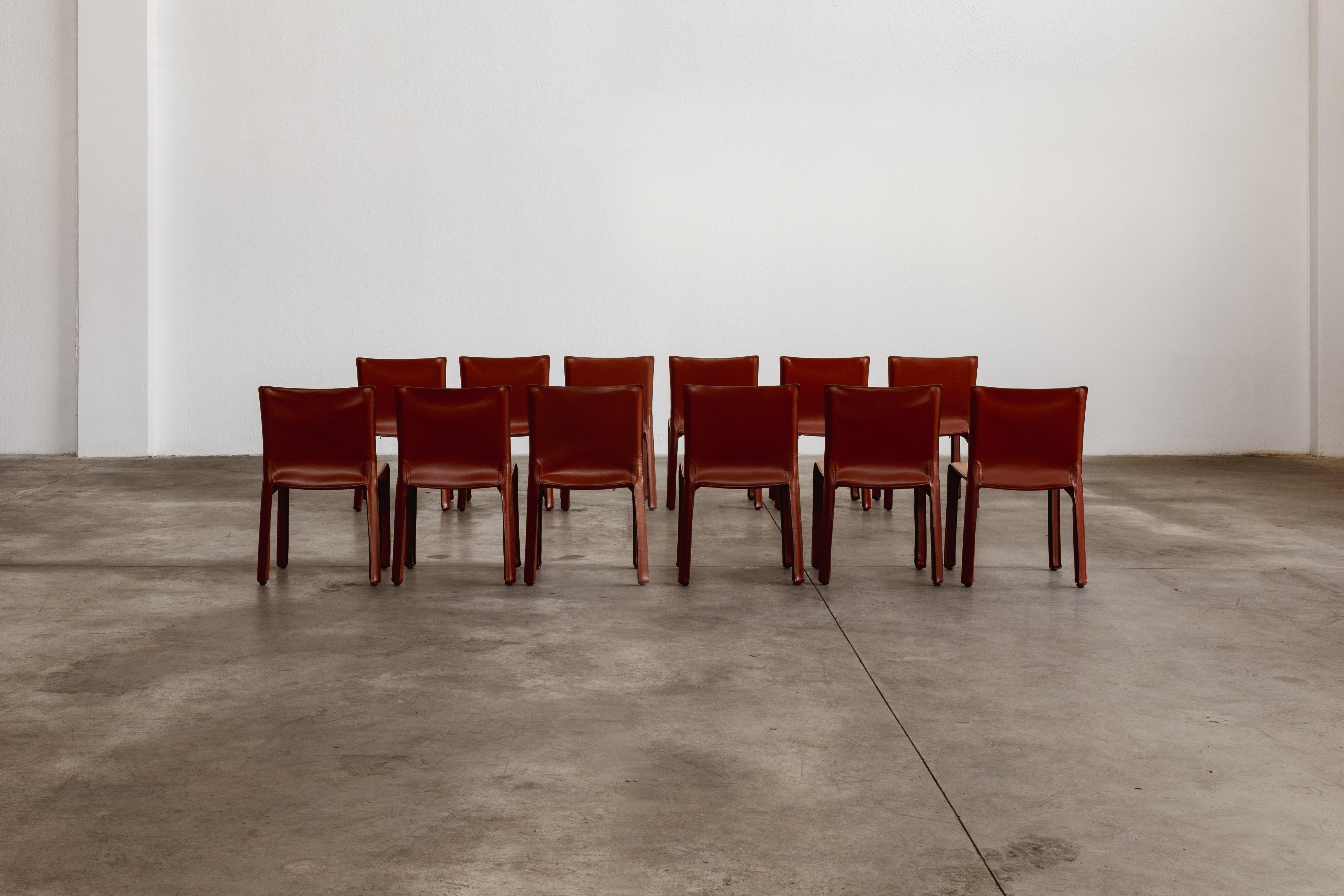 Mario Bellini „CAB 412 Stühle für Cassina, chinesisches rotes Leder, 1978, Set von 12 Stühlen (Ende des 20. Jahrhunderts) im Angebot