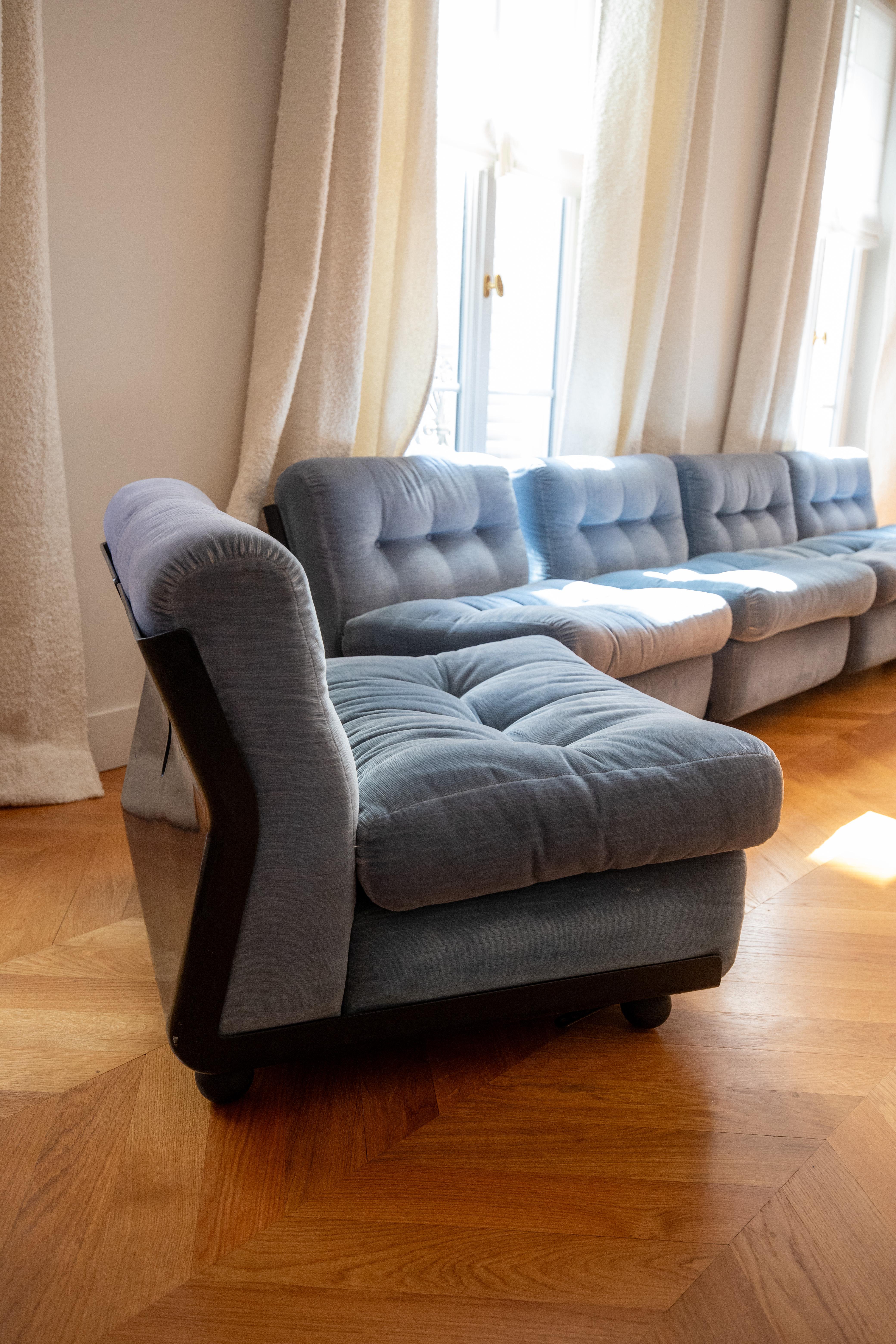 Mario Bellini Amanta B&B Italia Modulares Sofa Fünf Sitze in original blauem Samt (Ende des 20. Jahrhunderts) im Angebot