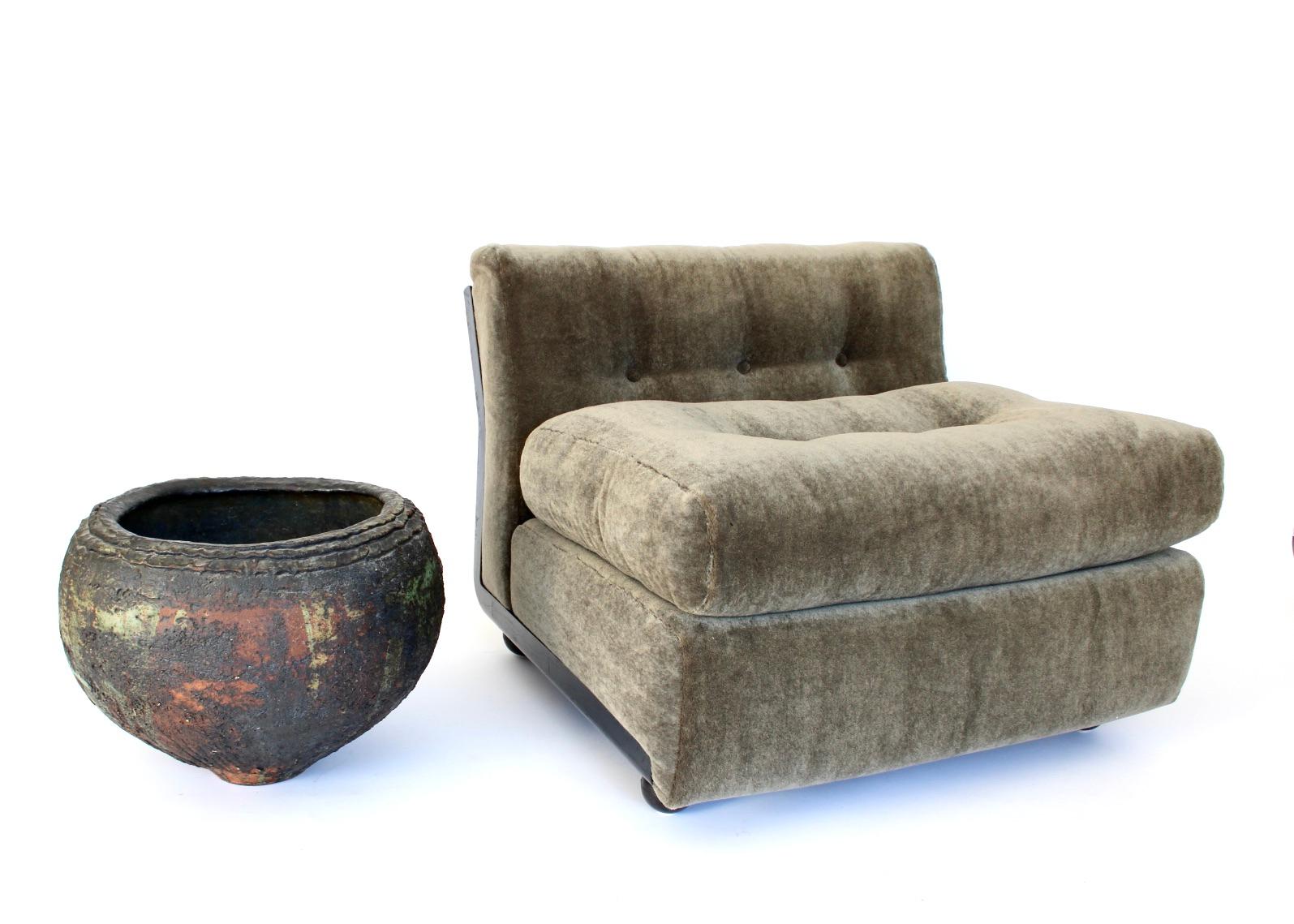 Mario Bellini Amanta Chair Lounge Chair For B&B Italia Circa 1970 For Sale 4