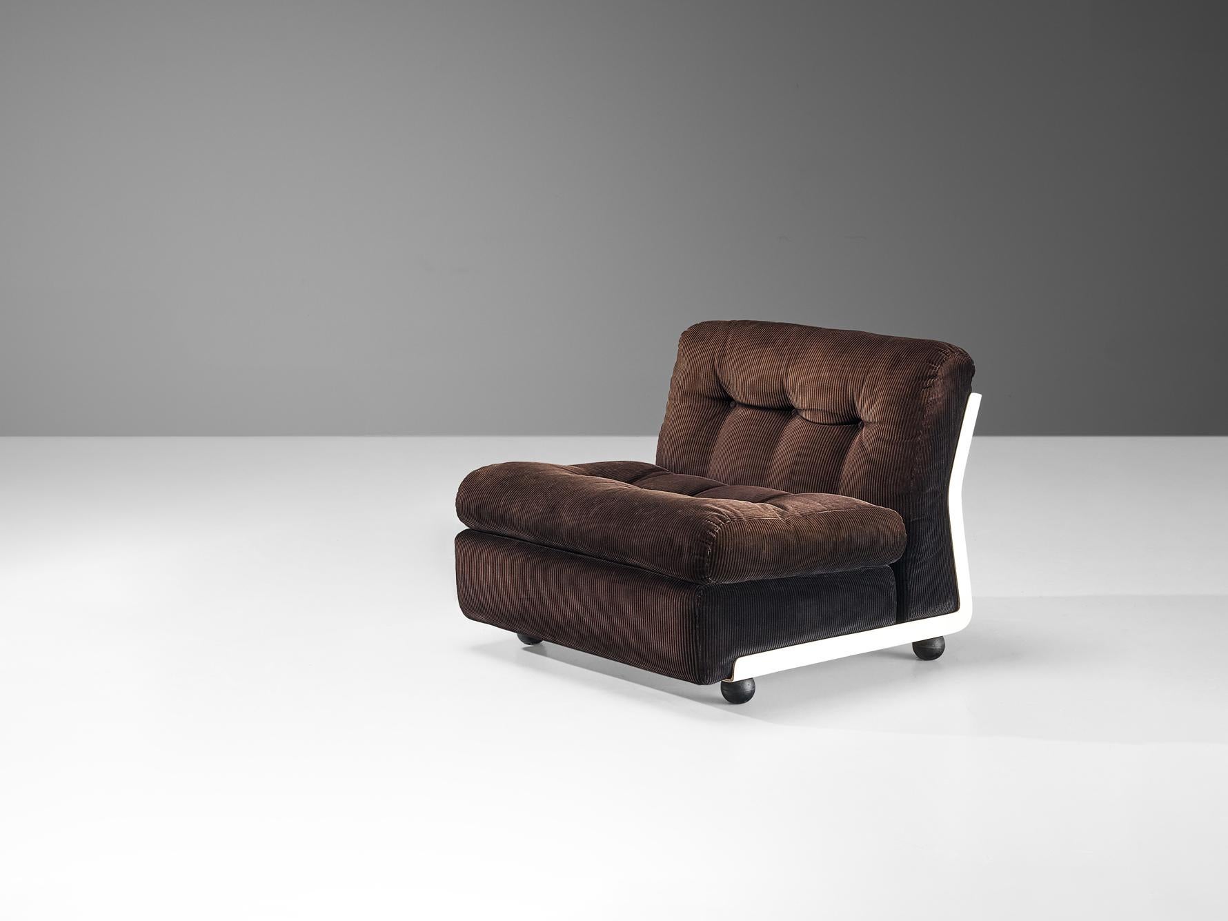 Mario Bellini 'Amanta' Lounge Chair in Brown Fabric  In Good Condition For Sale In Waalwijk, NL