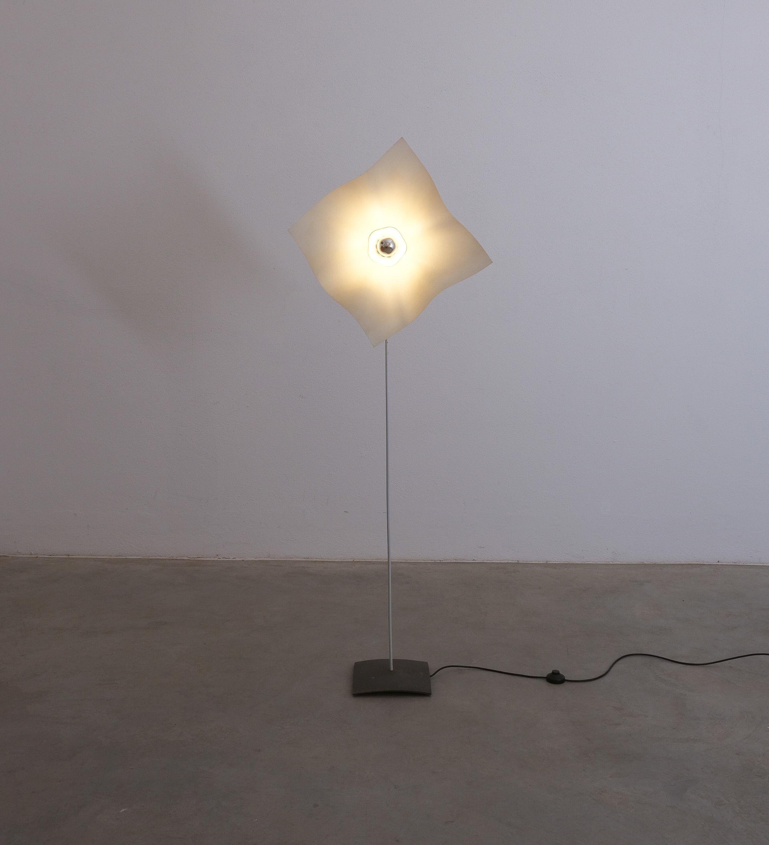 Mario Bellini Area 50 Weiße Stehlampen (3) von Artemide, Italien, 1976 im Zustand „Gut“ im Angebot in Vienna, AT