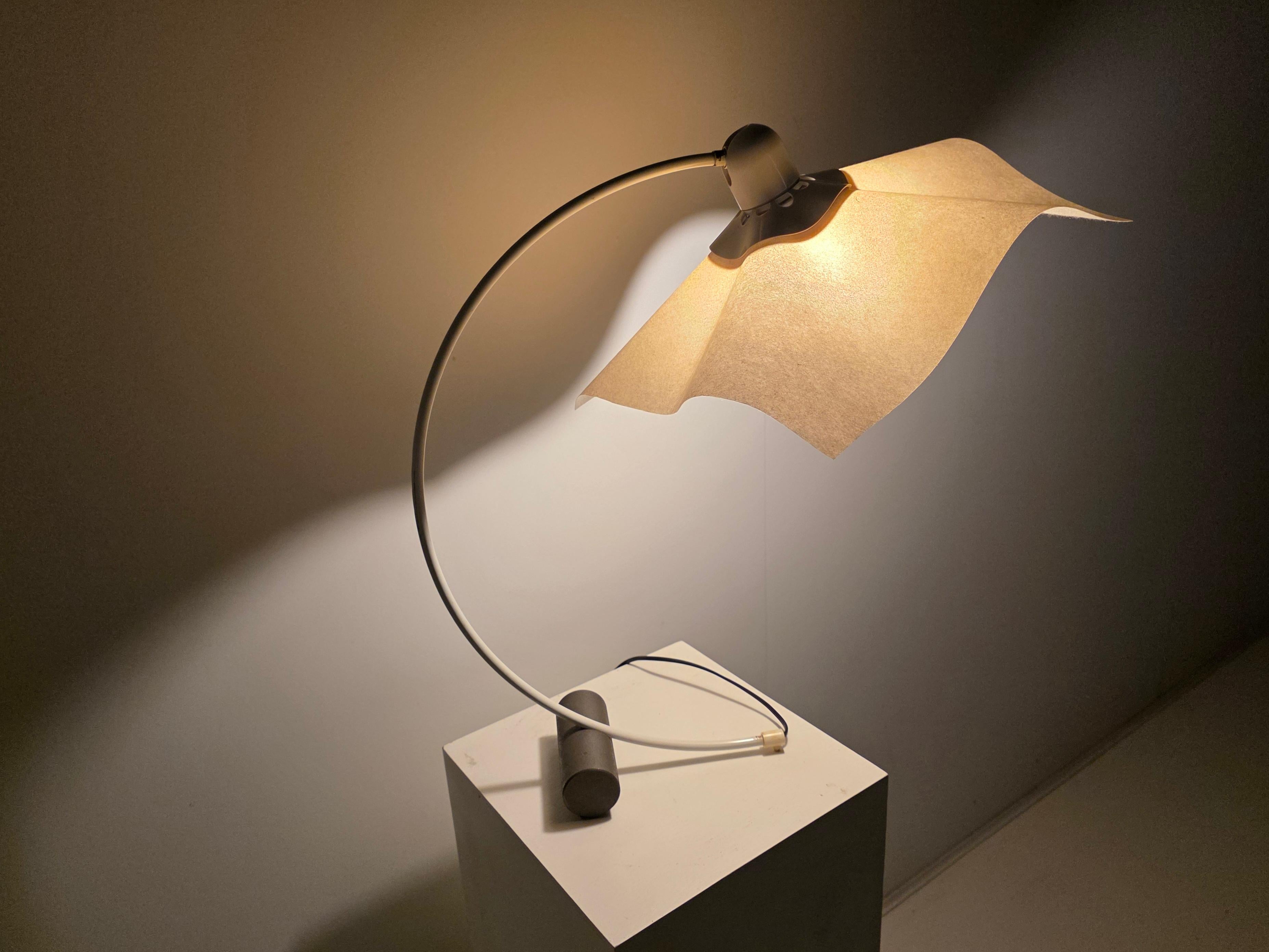 Lámpara de sobremesa Mario Bellini Area Curvea para Artemide, Italia, años 70 Moderno de mediados de siglo en venta