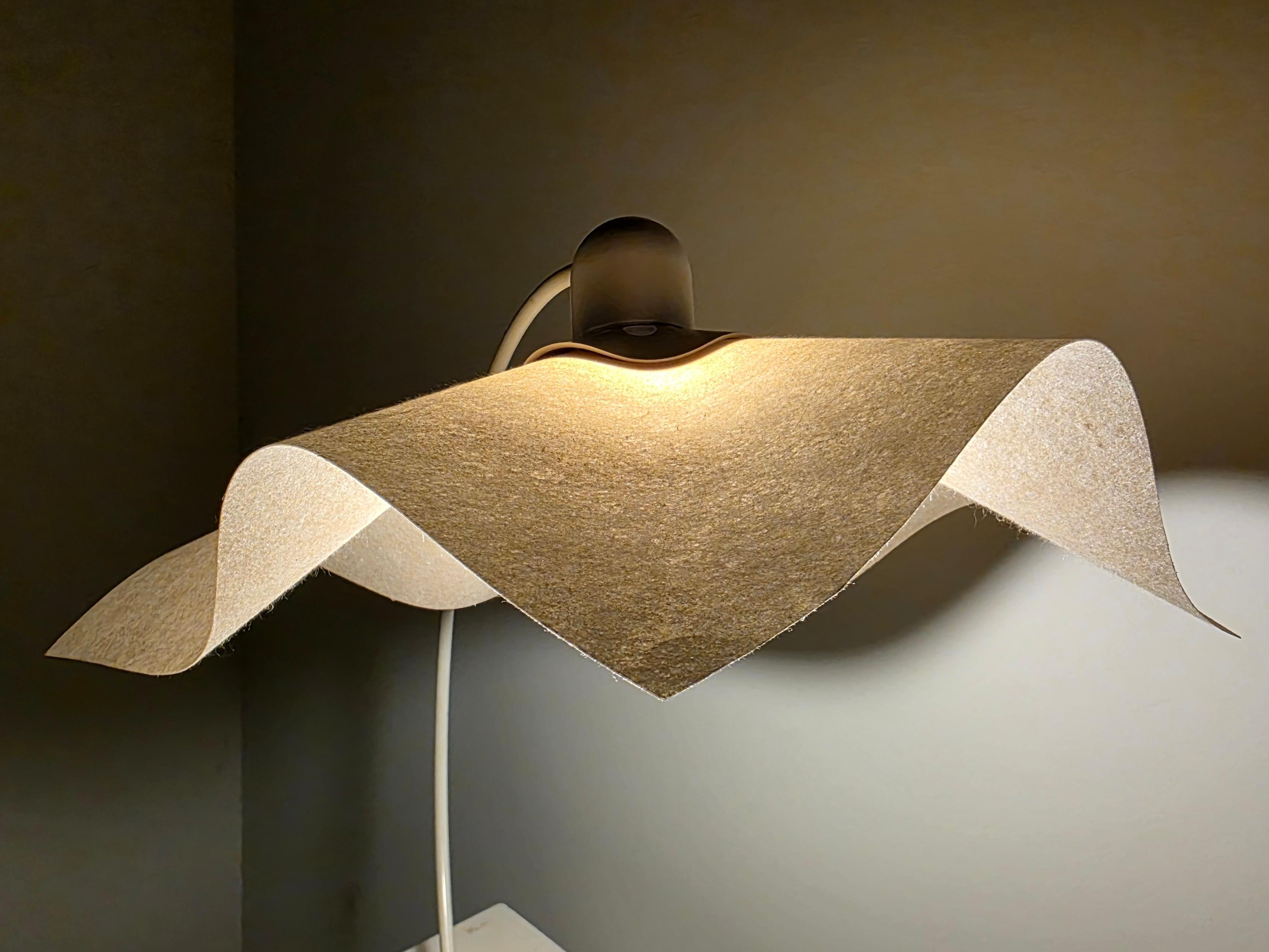 Lámpara de sobremesa Mario Bellini Area Curvea para Artemide, Italia, años 70 Metal en venta