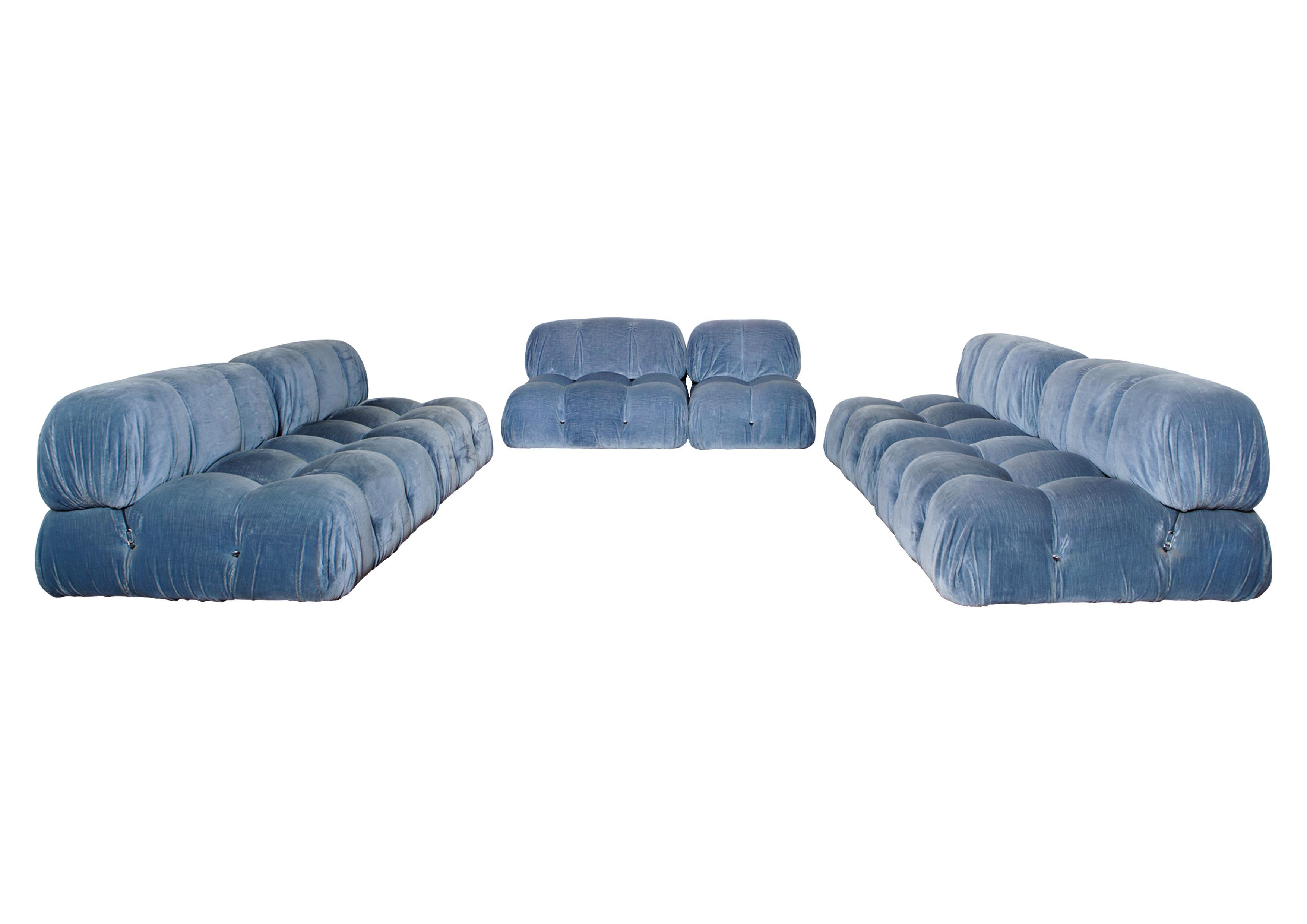 Camaleonda sofa, designed by Mario Bellini and manufactured by B&B Italia in 1972.
The set features seven modules with backrest (four big modules and three small ones) and one armrest.
High-quality azure linen velvet upholstery.
Fully restored in