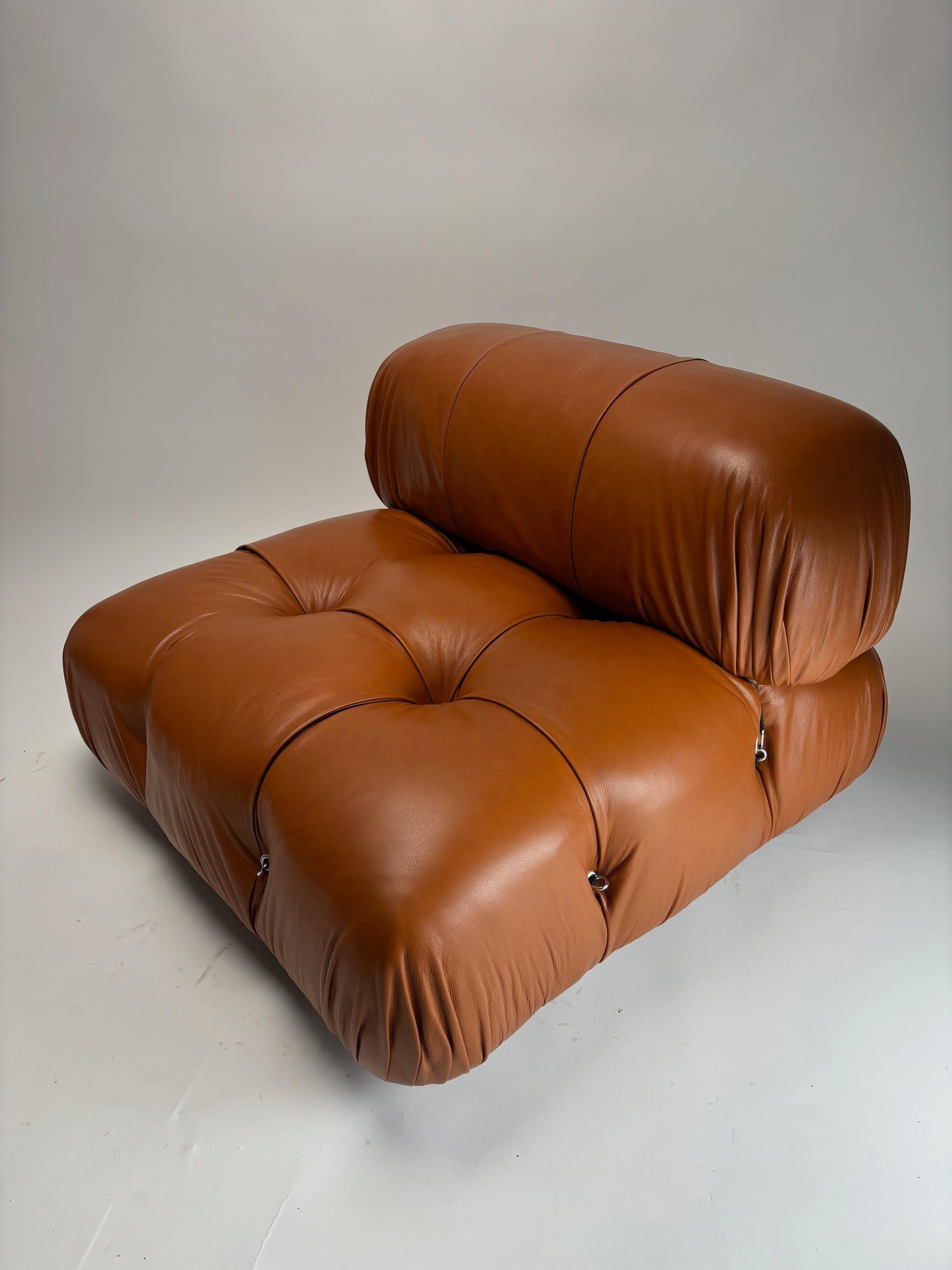 Mario Bellini B&B Italia 'Camaleonda' Loungesessel in original cognacfarbenem Leder, 1973

Das Sofa Camaleonda, das der bekannte italienische Architekt und Designer Mario Bellini 1970 für B&B Italia (damals C&B Italia) entworfen hat, ist eine Ikone