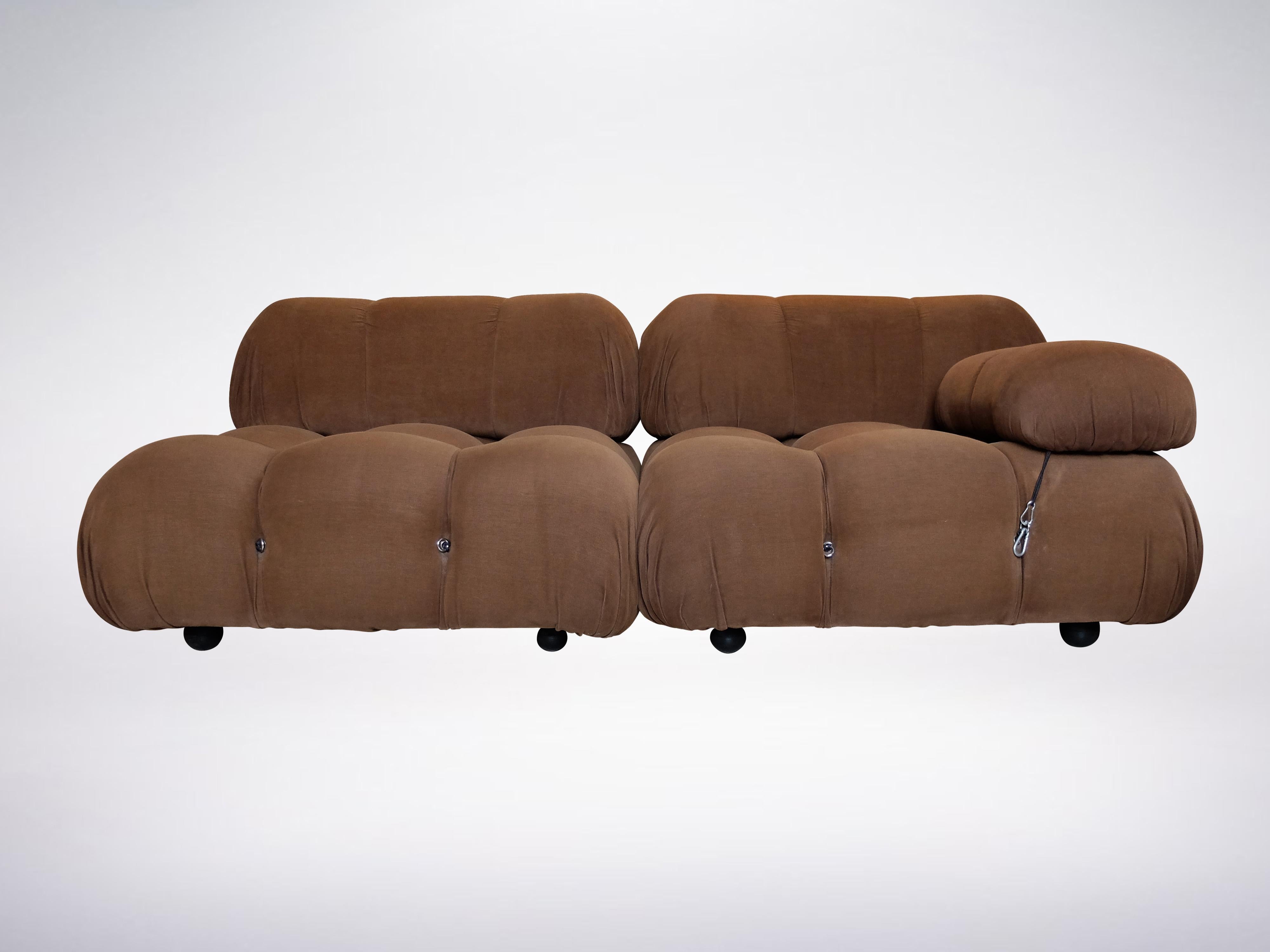 Mario Bellini Camaleonda sofa set of 2 elements in brown original upholstery, made for B&B Italia in 1970.
Original company logo markings below.
The seats are currently clad in their original upholstery.
On request we also provide complete
