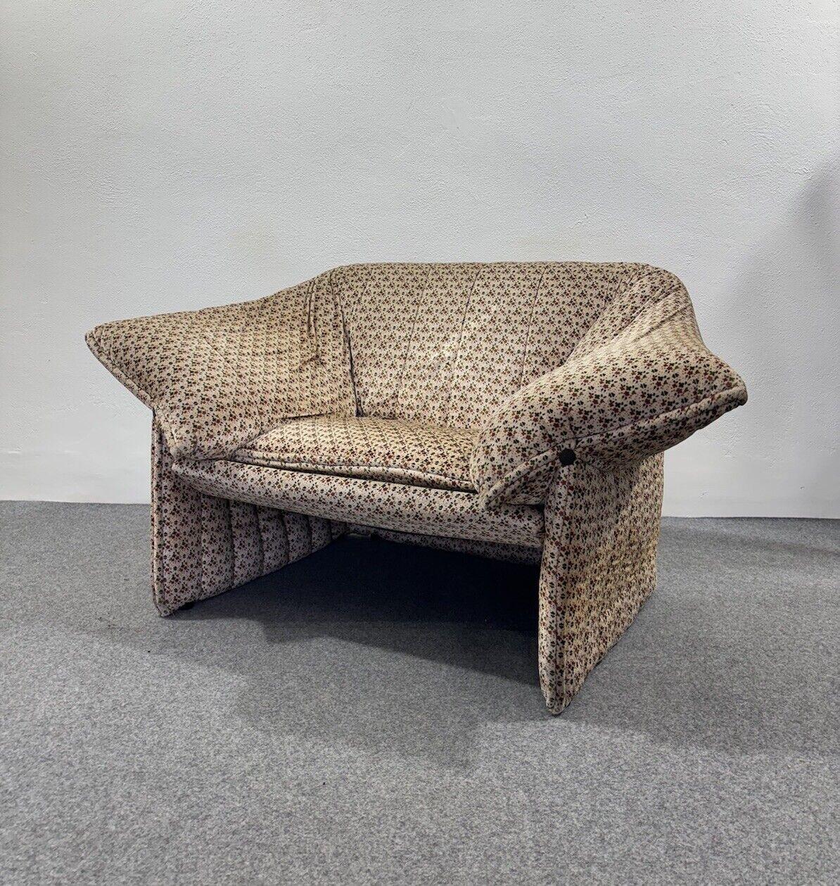 Mario Bellini B&B Italia Armchair Le Stelle Design Modernariato 1970's.

Metal frame, fabric upholstery. In good conservative condition, there is no major aesthetic or structural defect to report, only slight and obvious signs of time, fabric