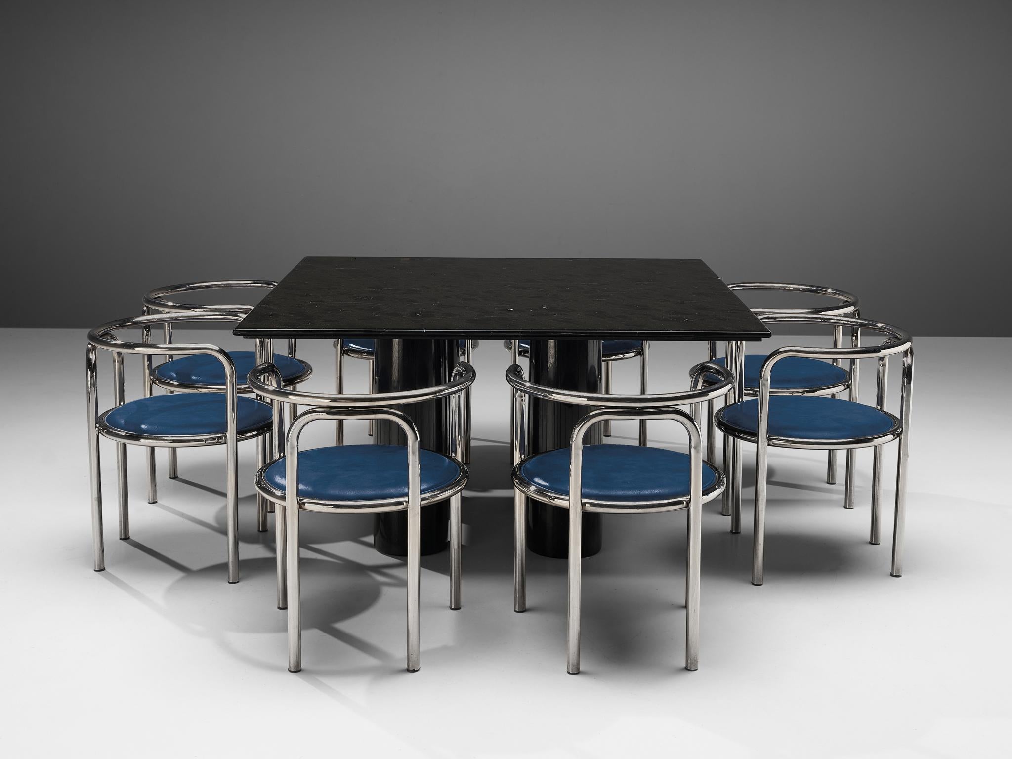 Mario Bellini Black ‘Il Colonnato’ Table with Gae Aulenti ‘Locus Solus’ Chairs In Good Condition In Waalwijk, NL