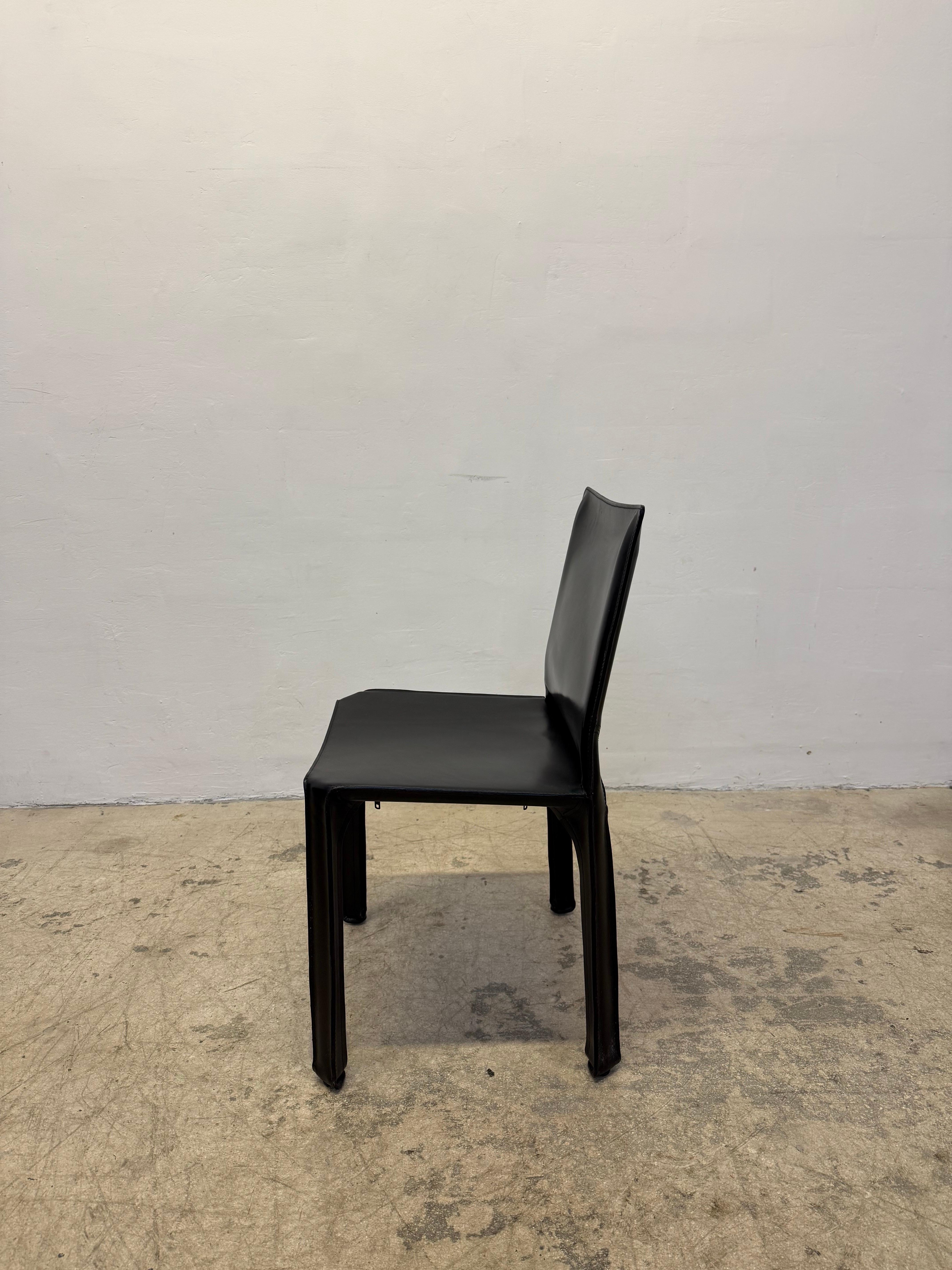 Mario Bellini Sillas de Comedor Cab 413 de Cuero Negro para Cassina, Juego de Ocho en venta 6