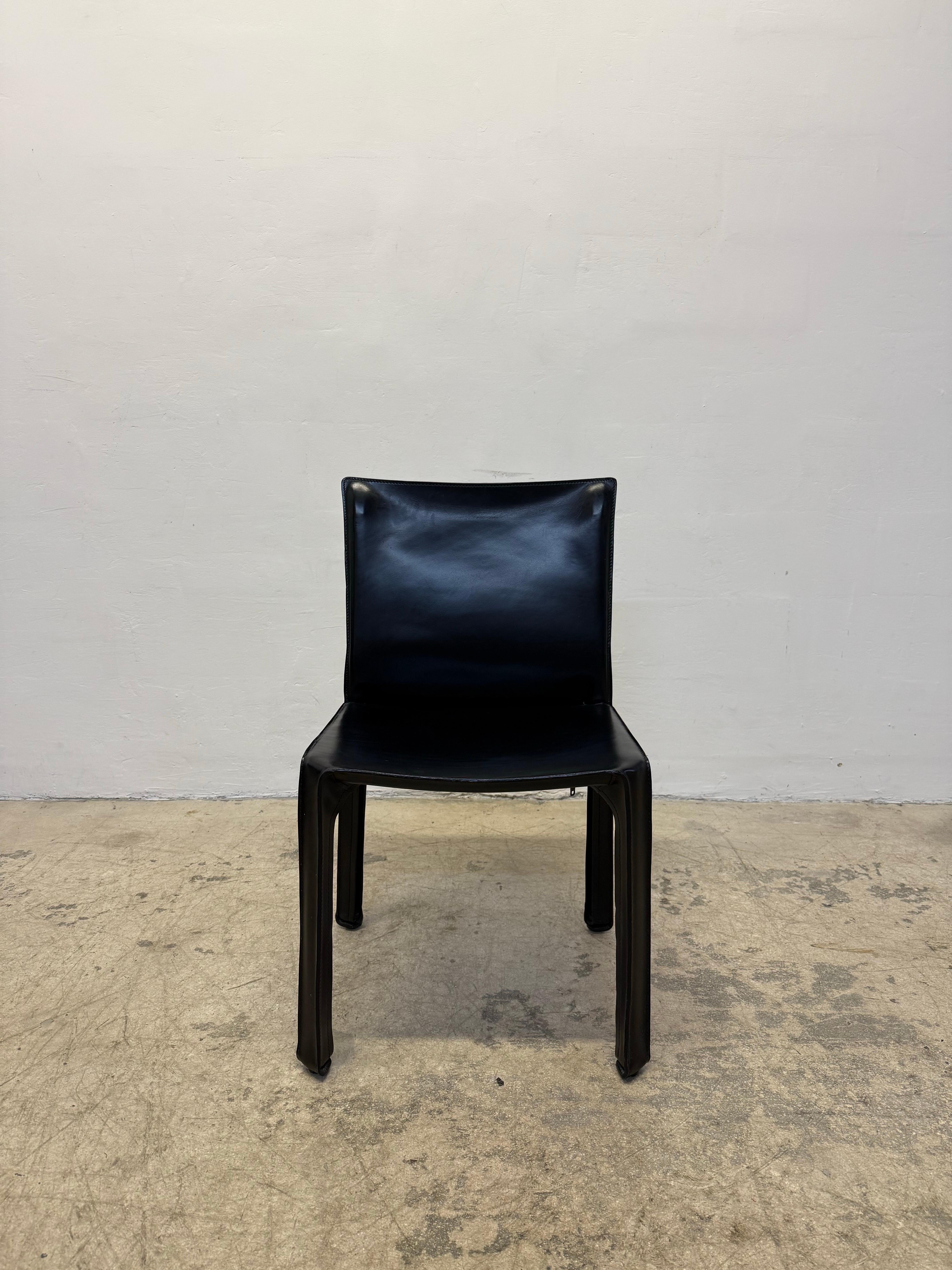 Mario Bellini Sillas de Comedor Cab 413 de Cuero Negro para Cassina, Juego de Ocho en venta 2