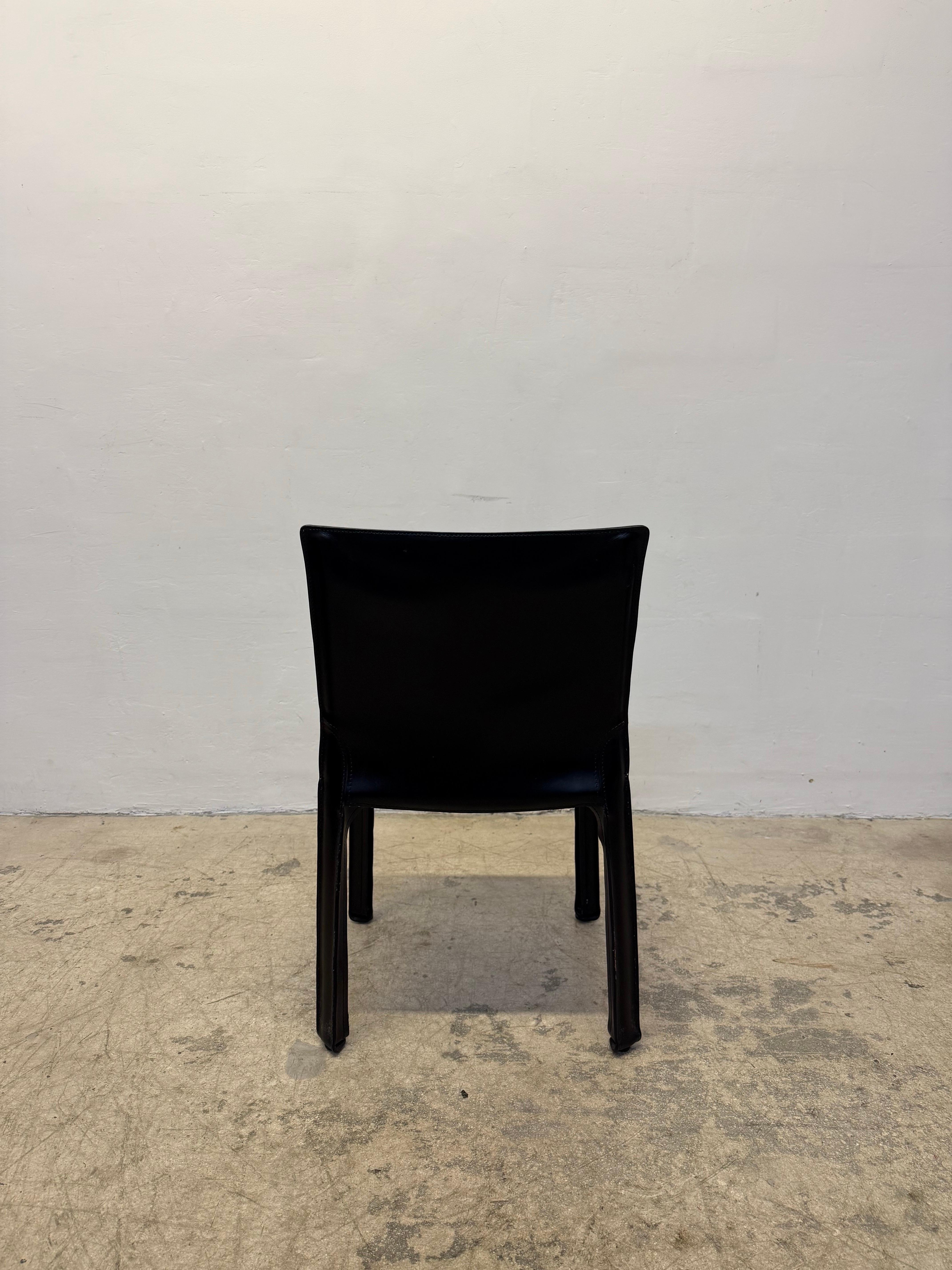 Mario Bellini Sillas de Comedor Cab 413 de Cuero Negro para Cassina, Juego de Ocho en venta 3