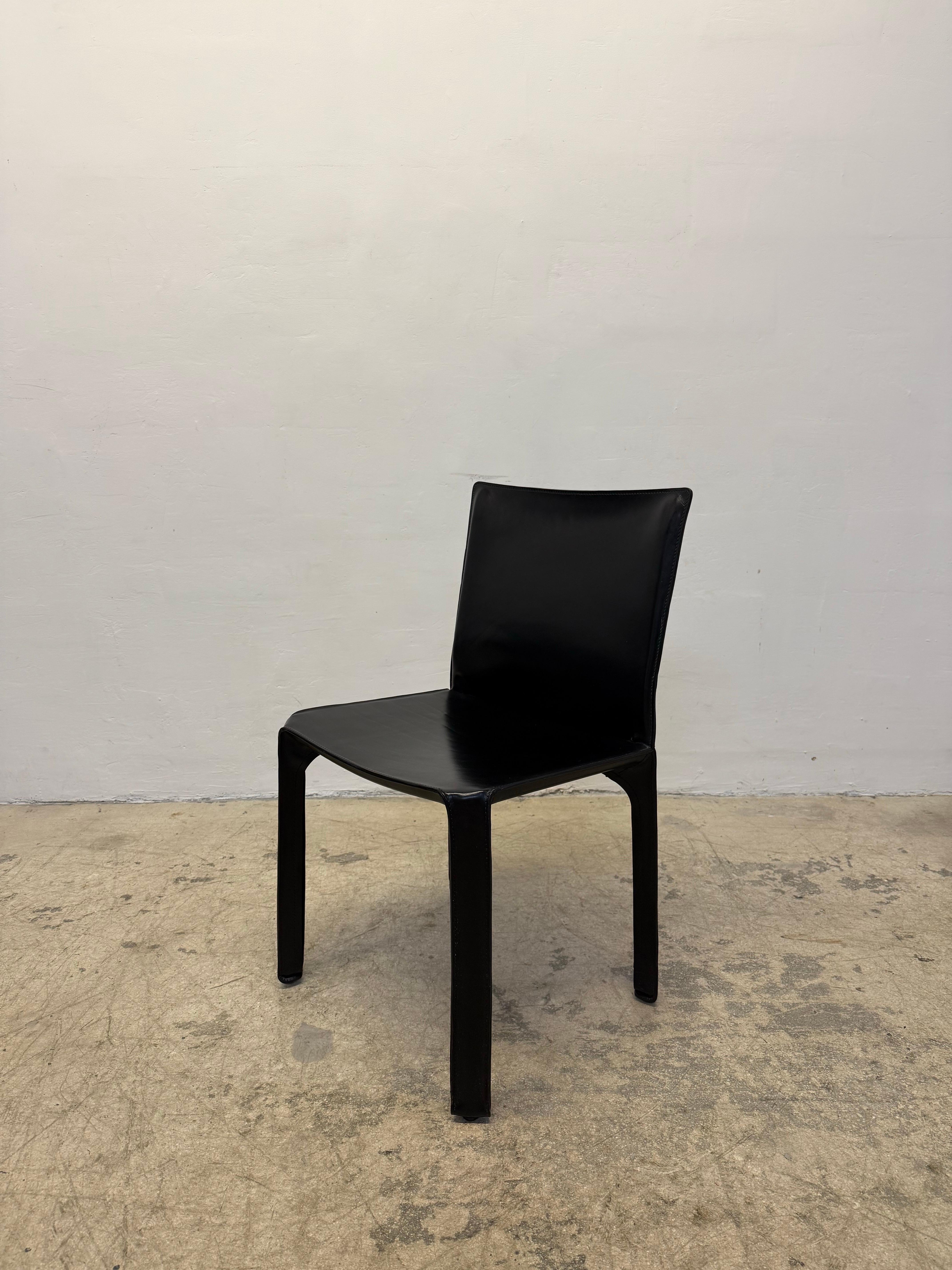 Mario Bellini Sillas de Comedor Cab 413 de Cuero Negro para Cassina, Juego de Ocho en venta 5
