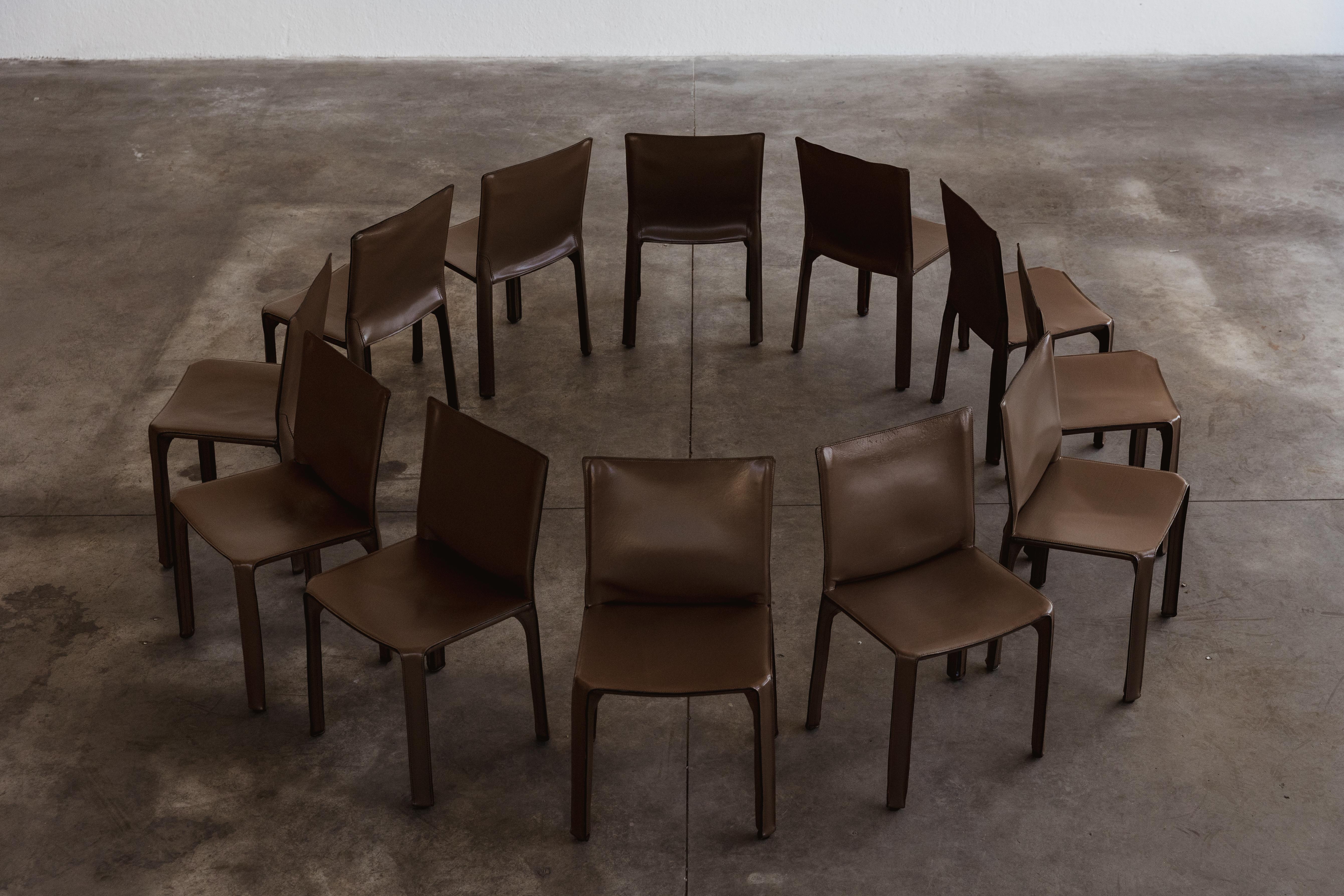 Mario Bellini „CAB 412 Stühle für Cassina, Tabakleder, 1978, Set von 12 Stühlen im Angebot 6