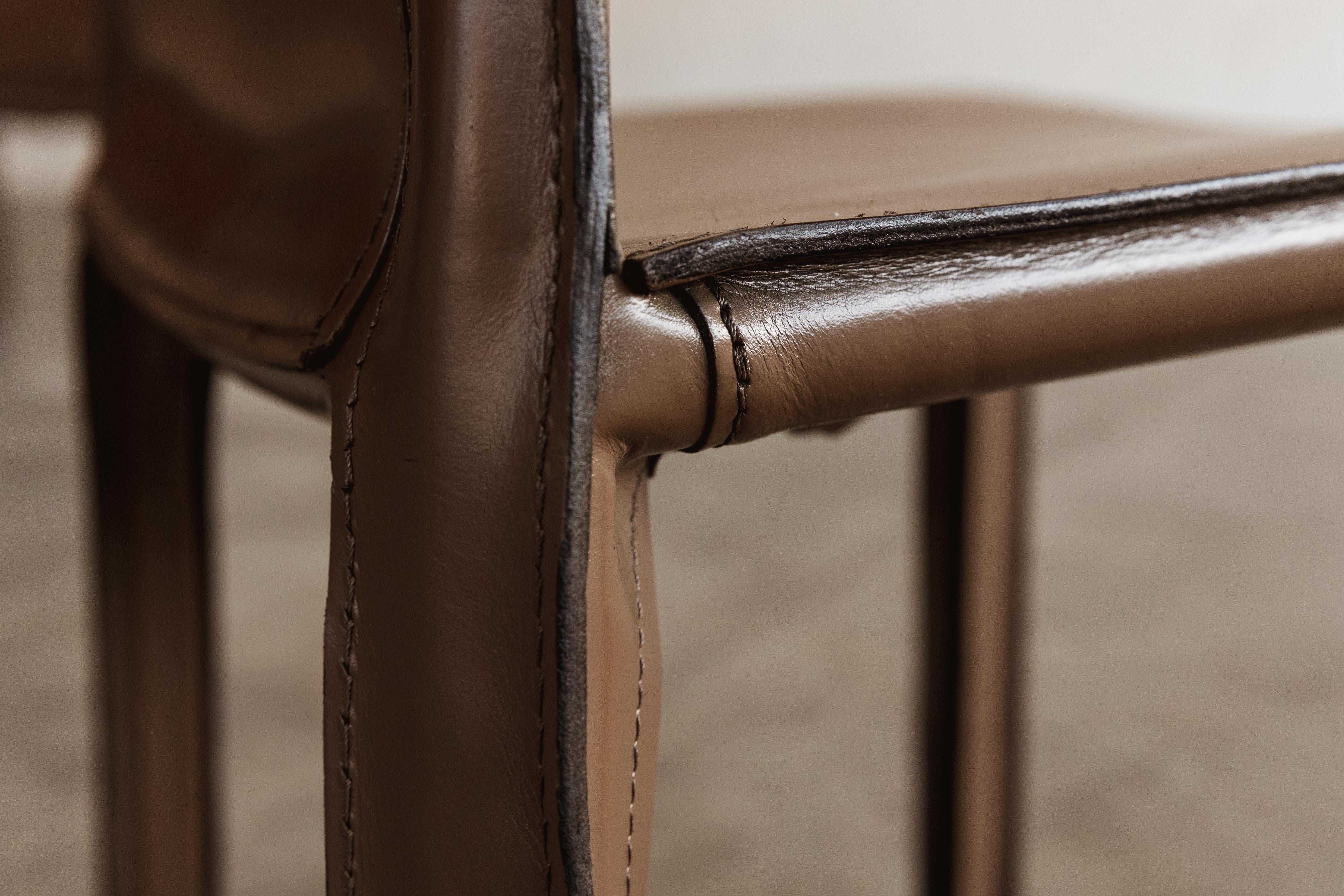 Mario Bellini „CAB 412 Stühle für Cassina, Tabakleder, 1978, Set von 12 Stühlen (Italienisch) im Angebot
