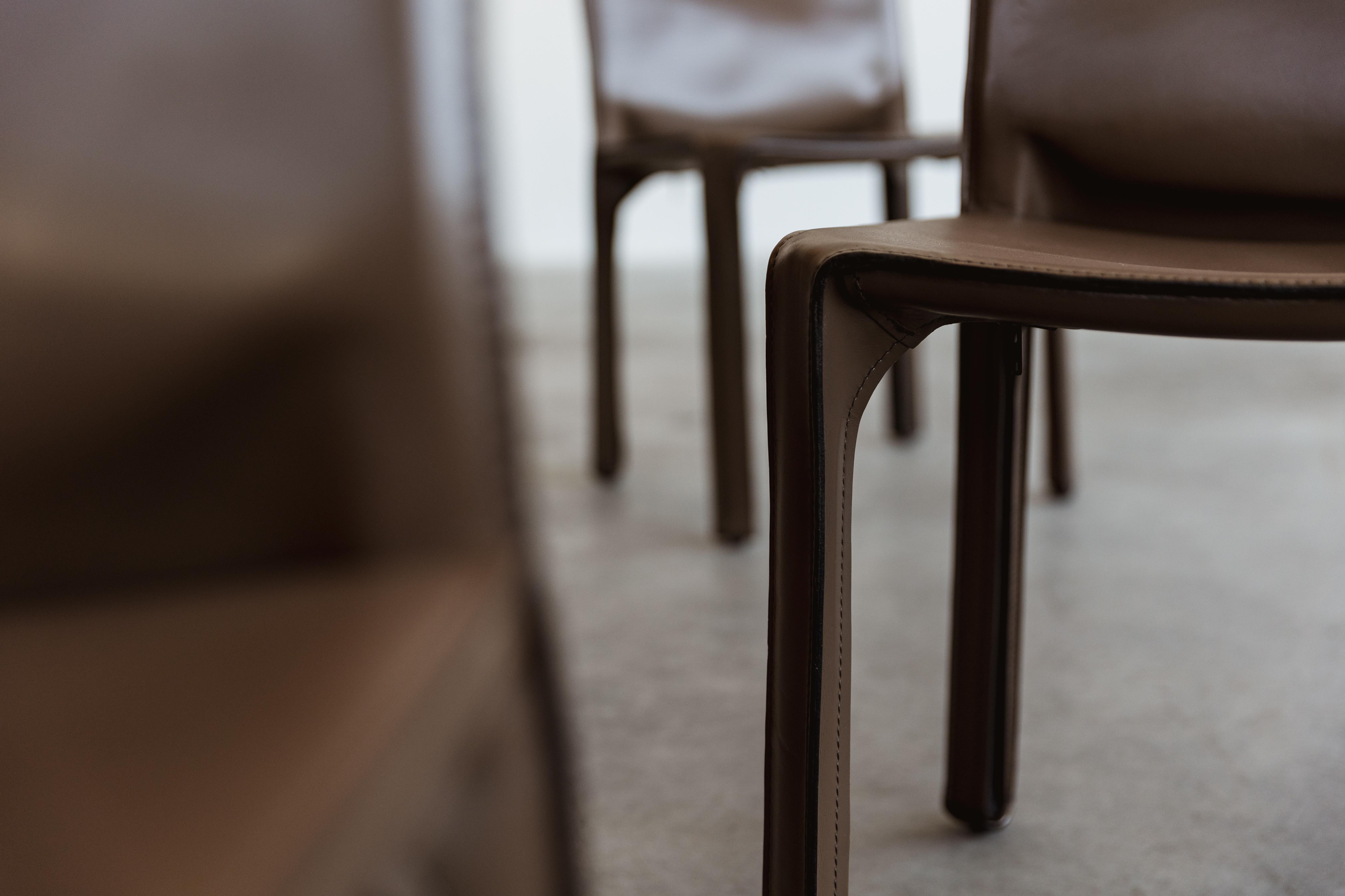 Mario Bellini „CAB 412 Stühle für Cassina, Tabakleder, 1978, Set von 12 Stühlen im Zustand „Gut“ im Angebot in Lonigo, Veneto