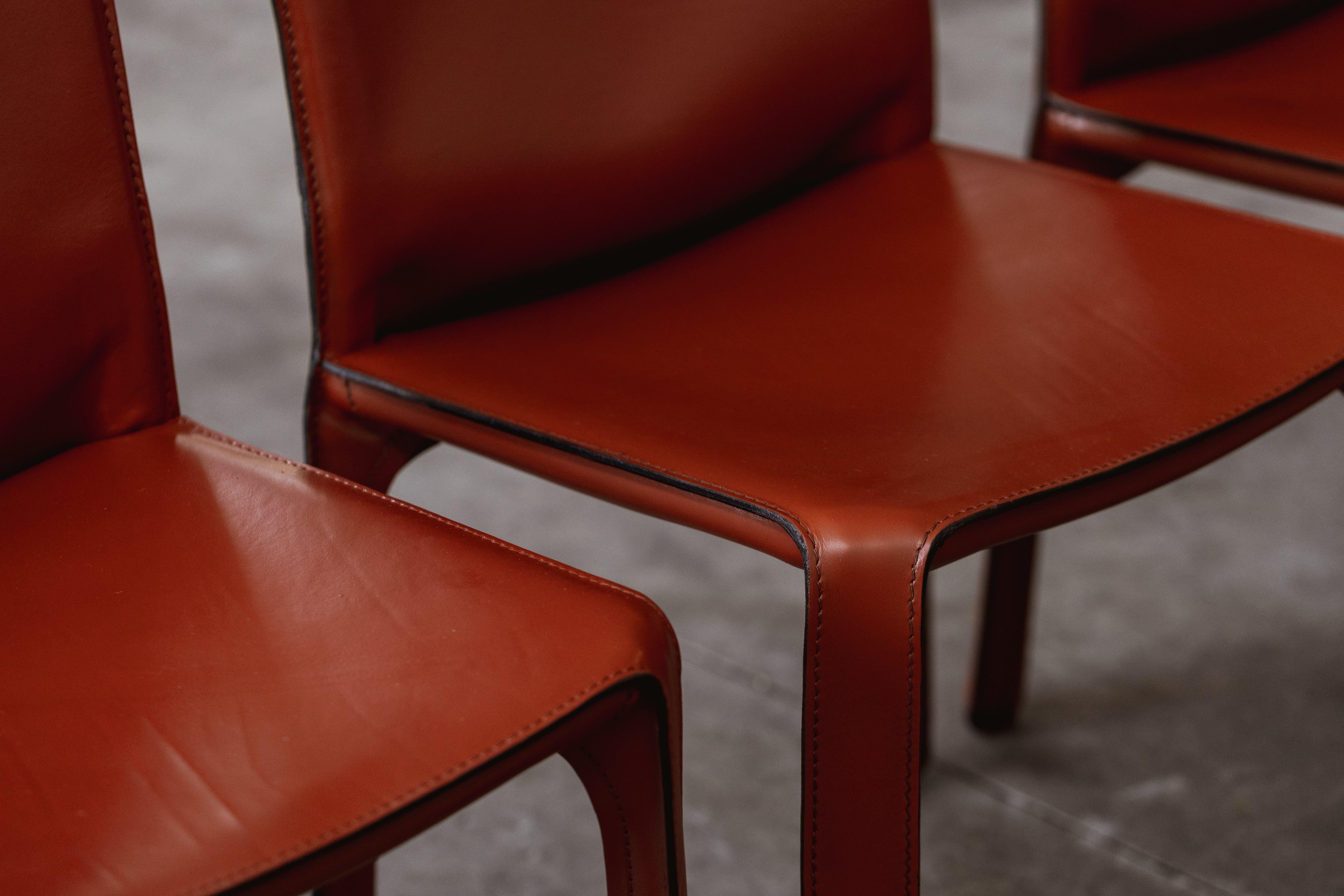 Mario Bellini „CAB 412 Stühle für Cassina, chinesisches rotes Leder, 1978, 2er-Set, Set (Ende des 20. Jahrhunderts) im Angebot