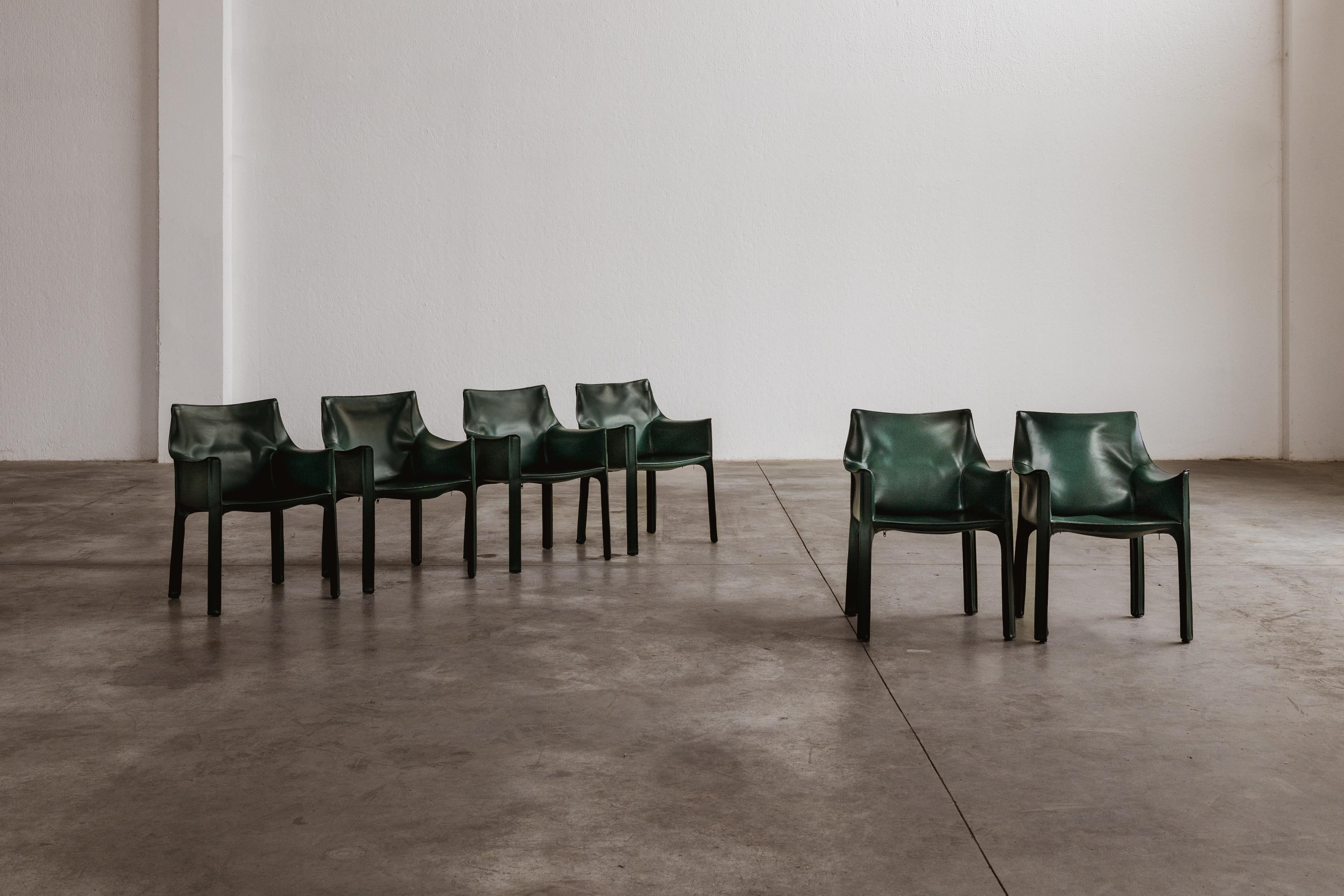 Mario Bellini „CAB 413 Stühle für Cassina, dunkelgrünes Leder, 1977, Set von 16 Stühlen im Angebot 5