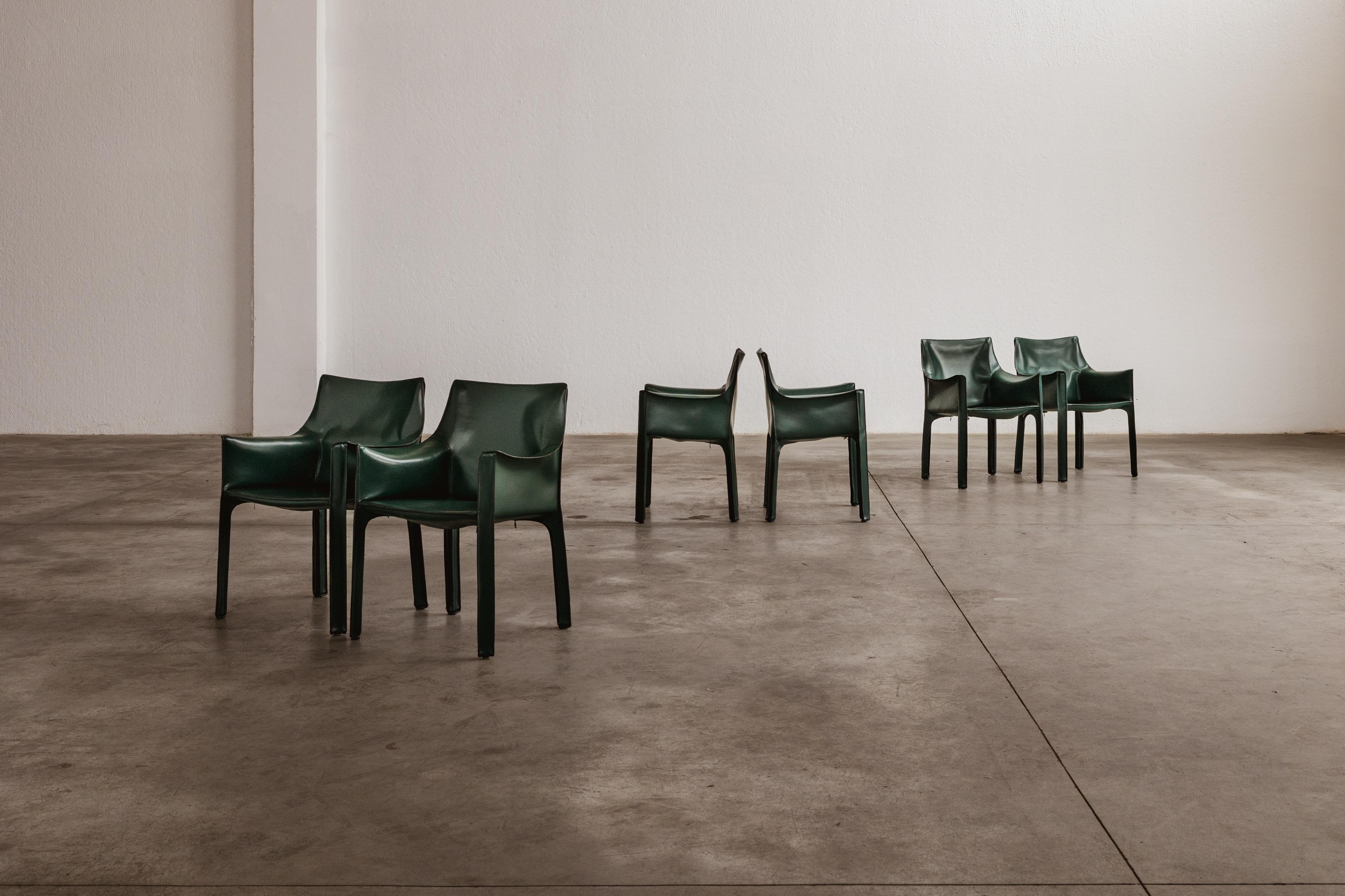 Mario Bellini „CAB 413 Stühle für Cassina, dunkelgrünes Leder, 1977, Set von 16 Stühlen (Ende des 20. Jahrhunderts) im Angebot