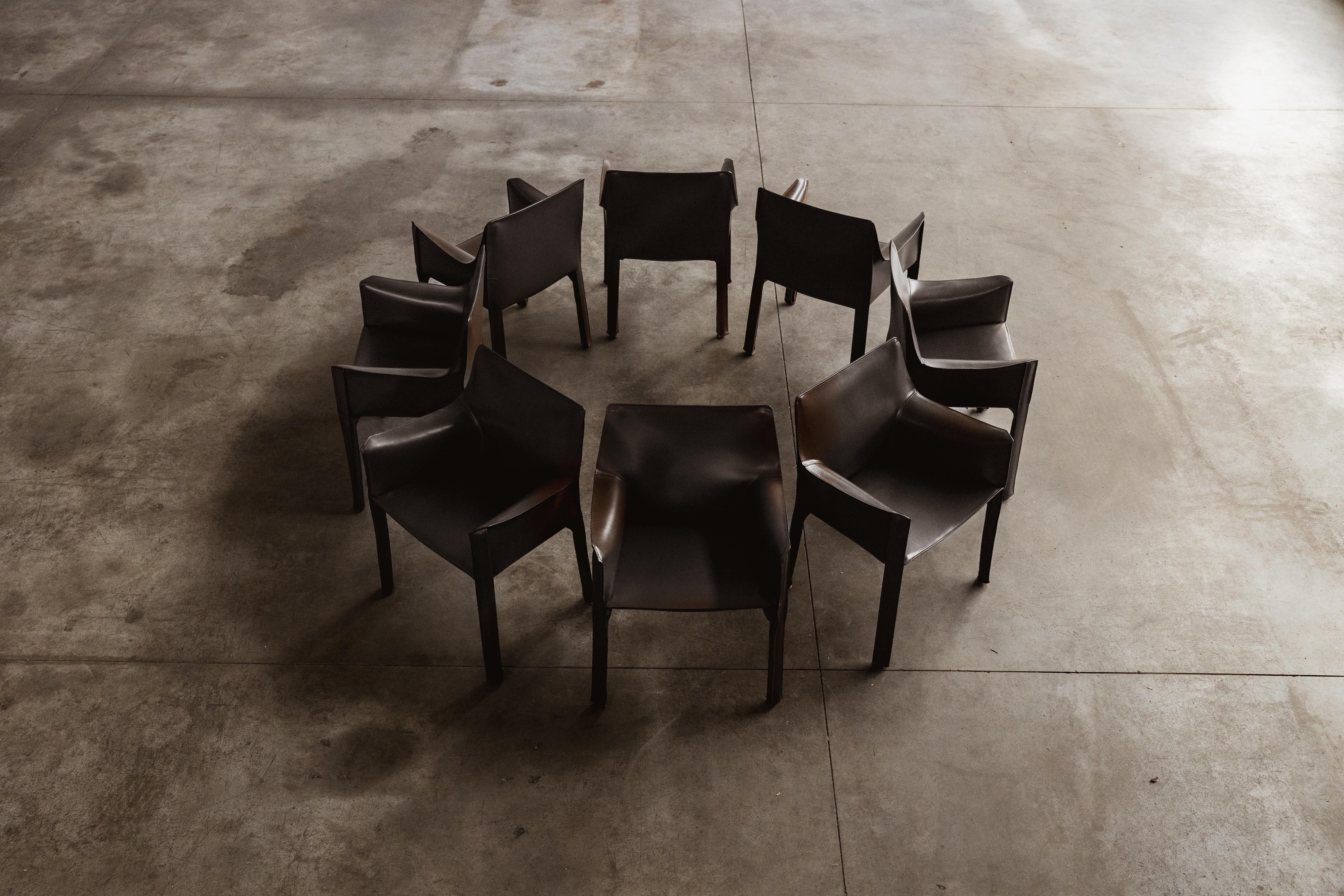 Mario Bellini „CAB 413“ Stühle für Cassina, schwarzes Leder, 1977, Set von 12 Stühlen im Angebot 6
