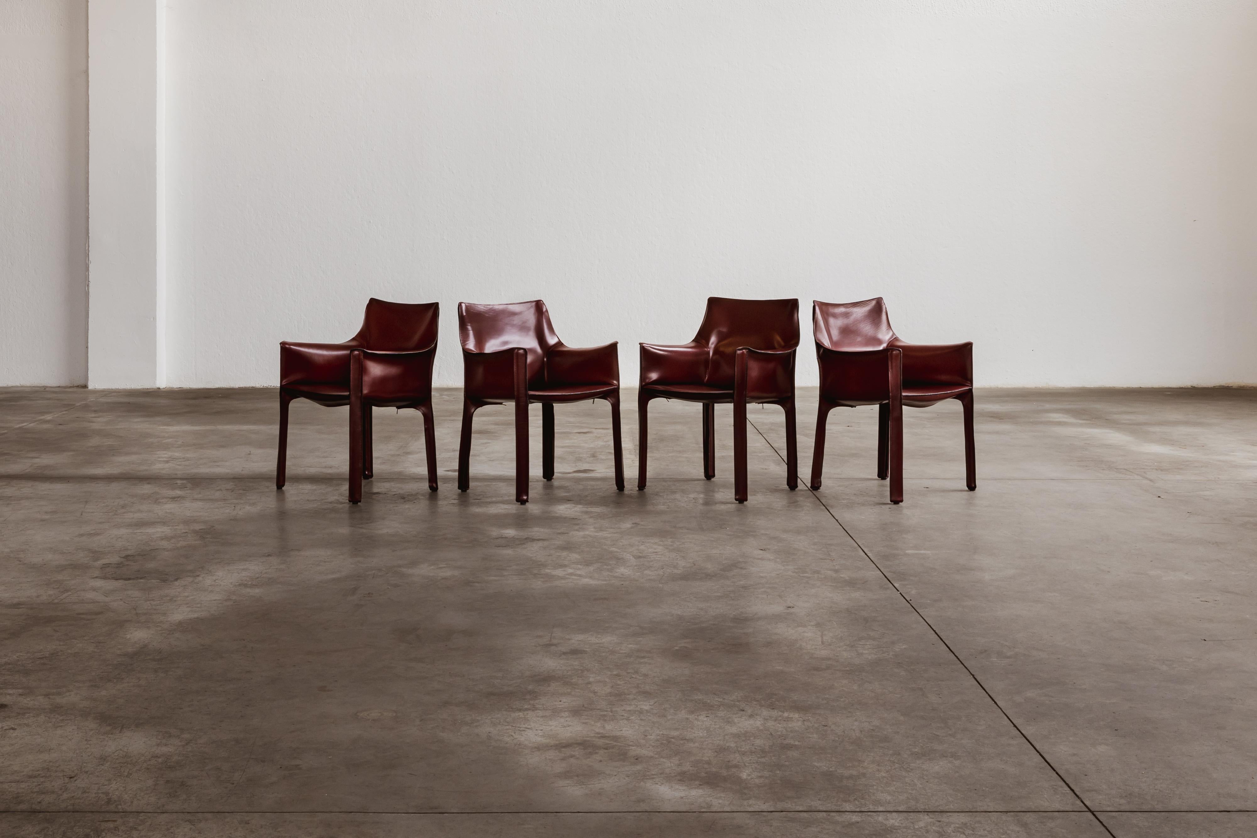 Fin du 20e siècle Mario Bellini pour Cassina, 1977, ensemble de 4 chaises de salle à manger CAB 413 en vente