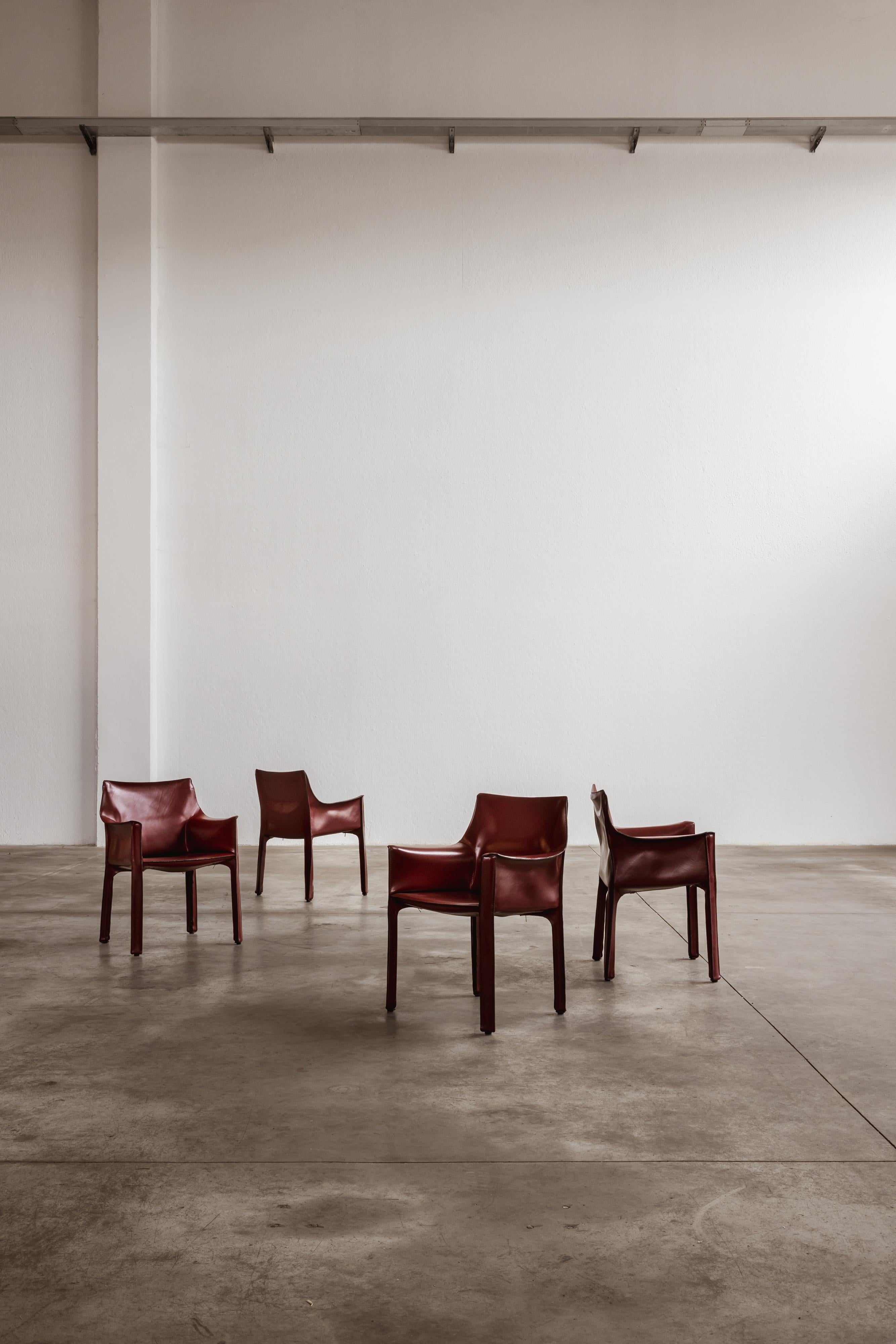 italien Mario Bellini pour Cassina, 1977, ensemble de 4 chaises de salle à manger CAB 413 en vente