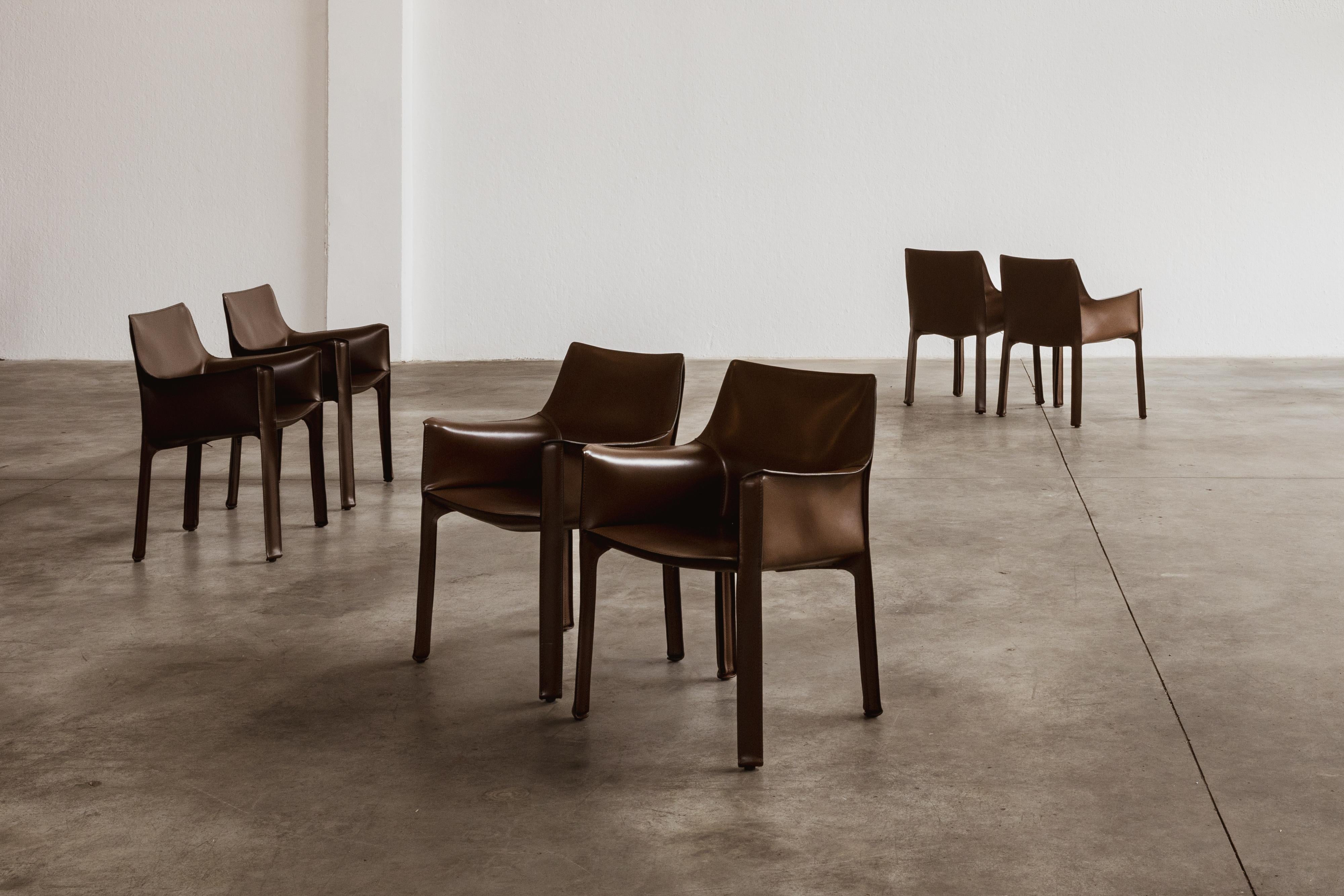 Mario Bellini „CAB 413 Stühle für Cassina, Tabakleder, 1977, Set von 12 Stühlen (Italienisch) im Angebot