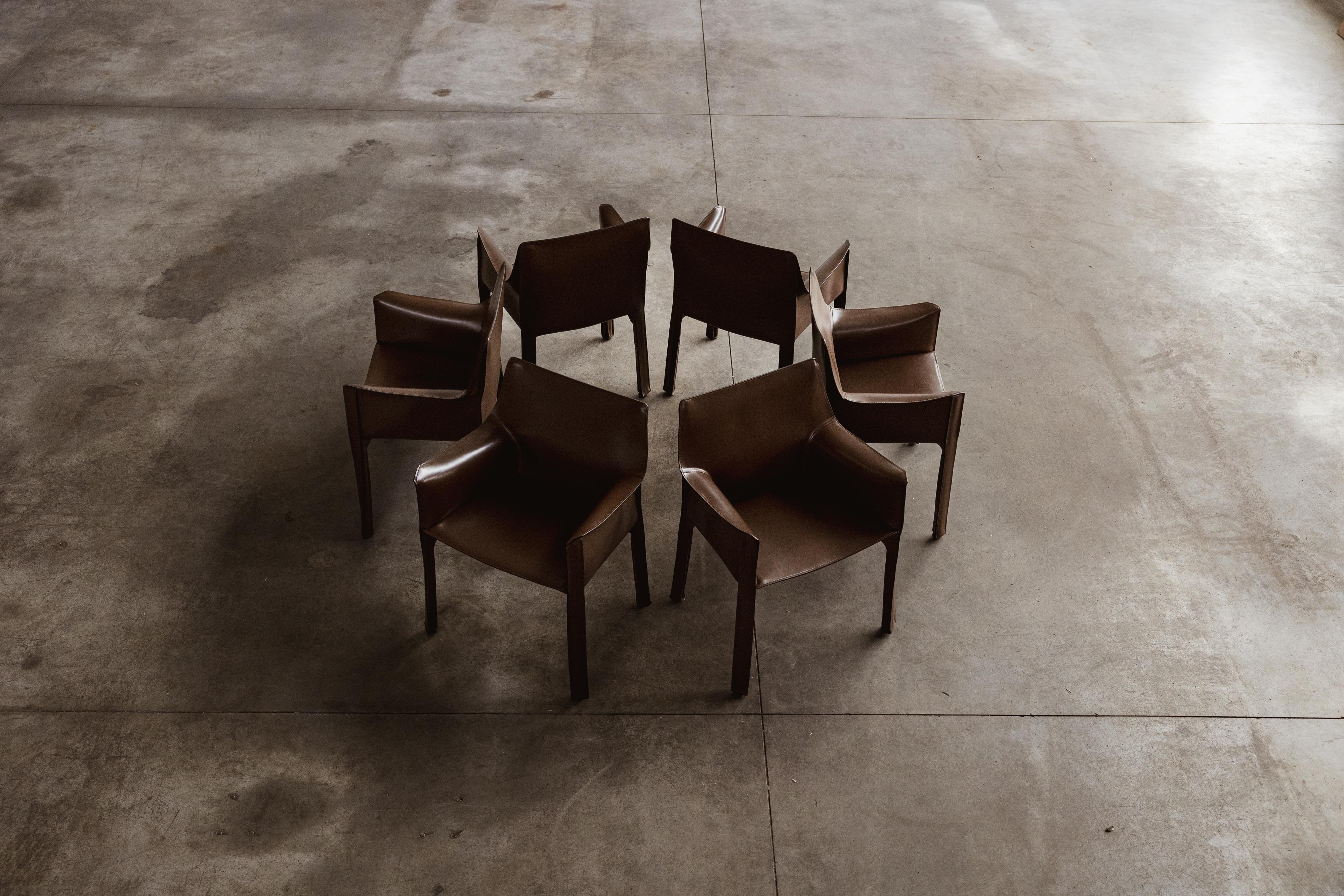 Mario Bellini „CAB 413 Stühle für Cassina, Tabakleder, 1977, Set von 12 Stühlen im Angebot 1