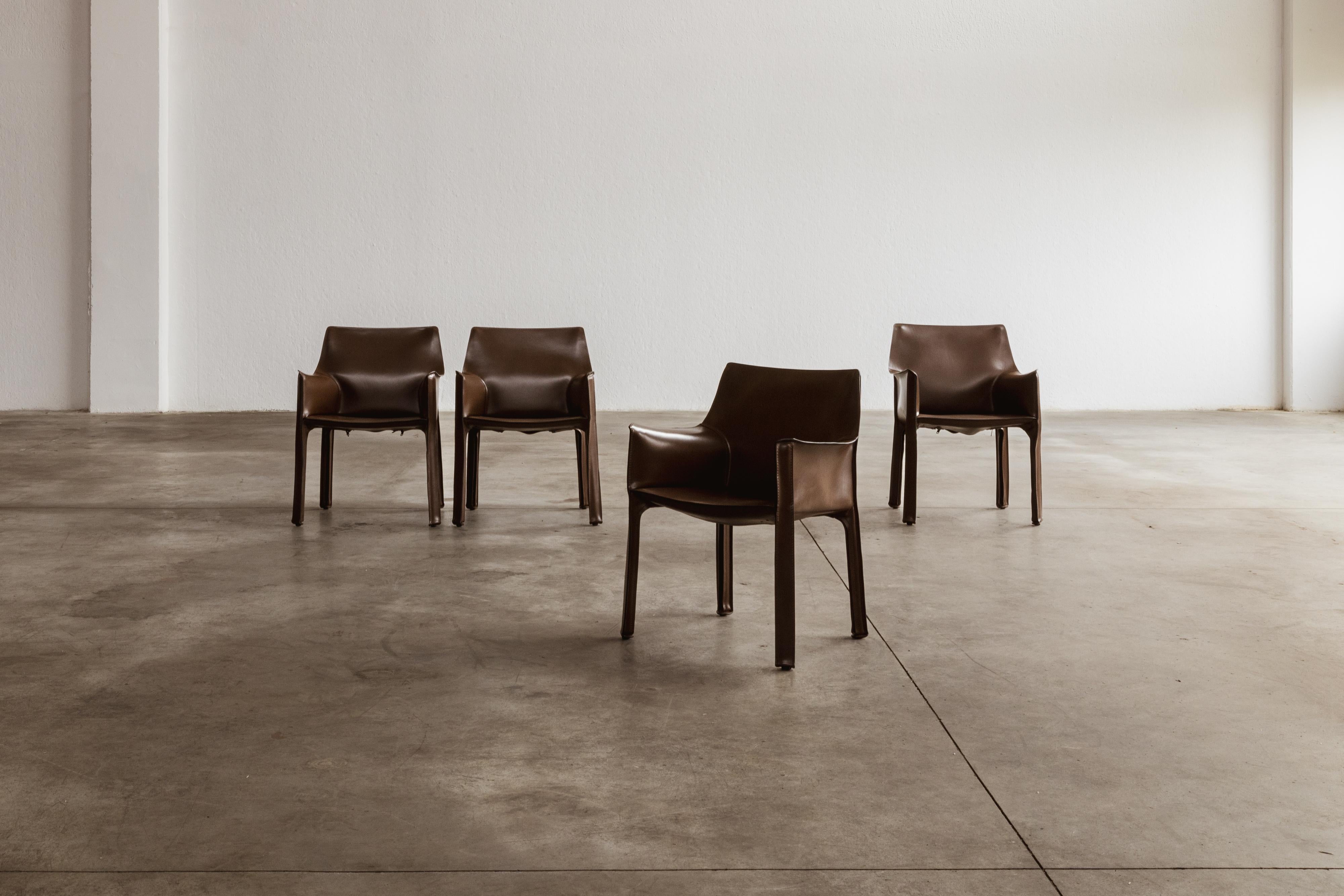 Mario Bellini pour Cassina, ensemble de 14 chaises CAB 413 en cuir de tabac, 1977 en vente 5