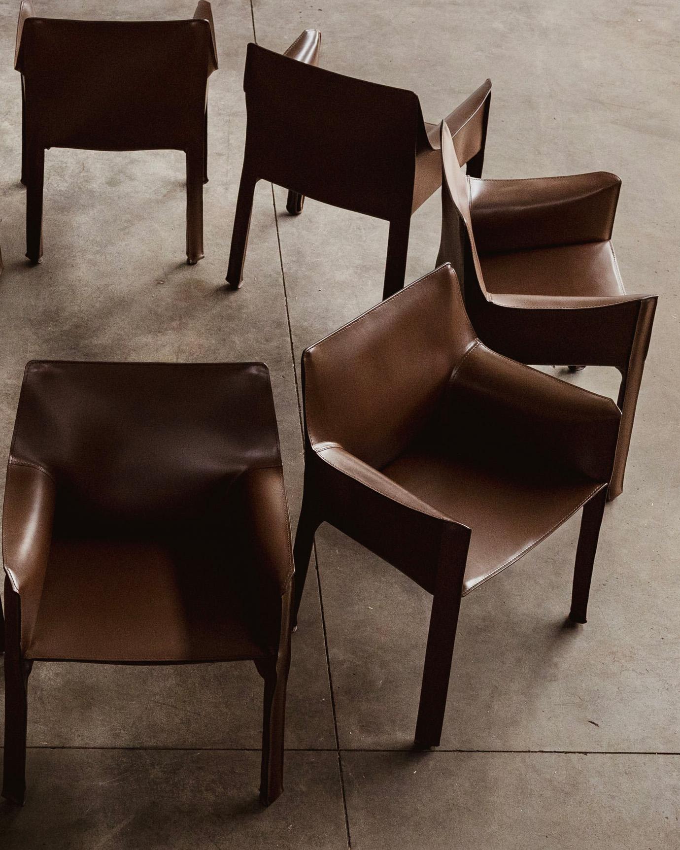 Mario Bellini „CAB 413 Stühle für Cassina, Tabakleder, 1977, Set von 16 Stühlen (Ende des 20. Jahrhunderts) im Angebot