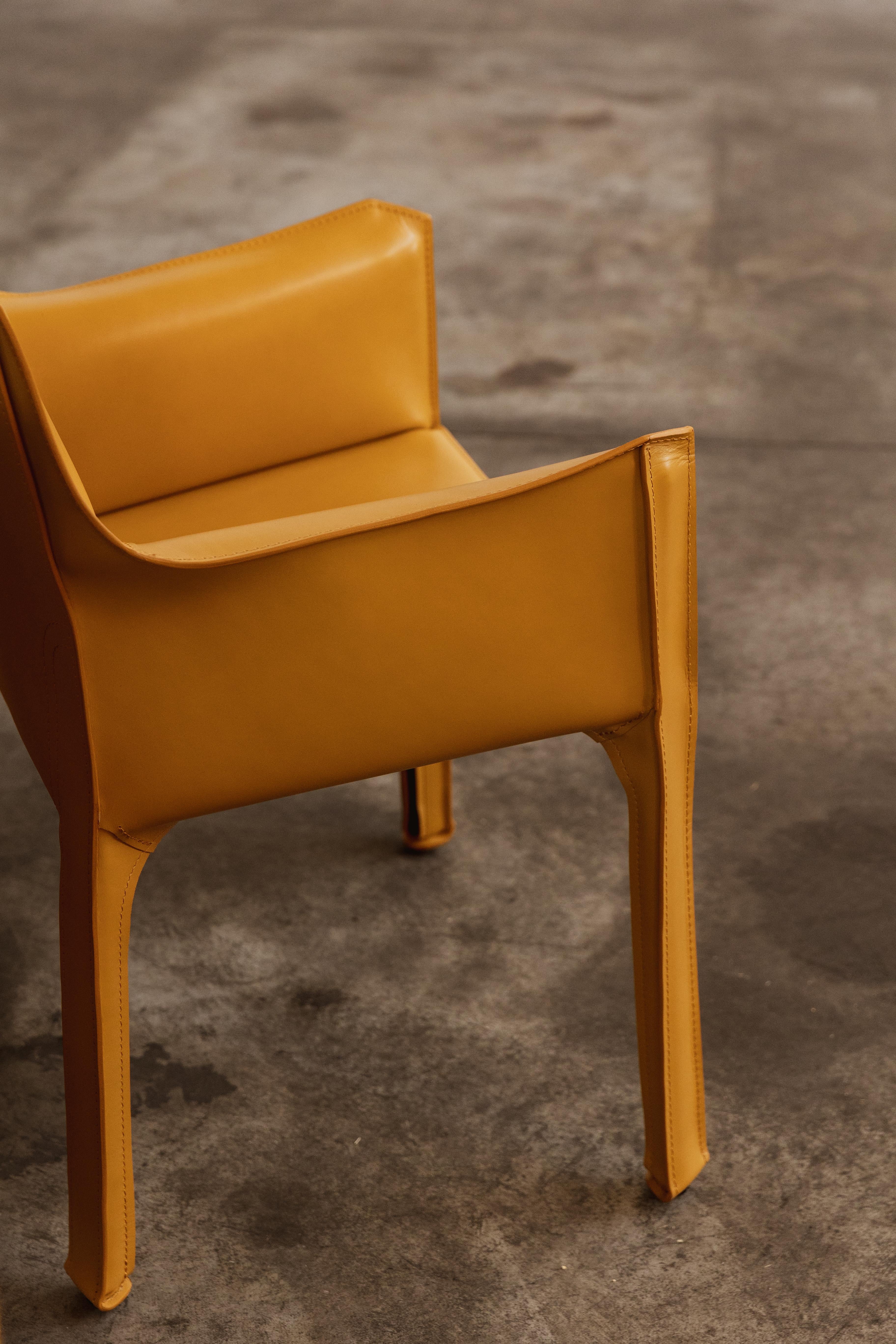 Mario Bellini “CAB 413” Chair for Cassina, Mustard Leather, 1977 For Sale 3