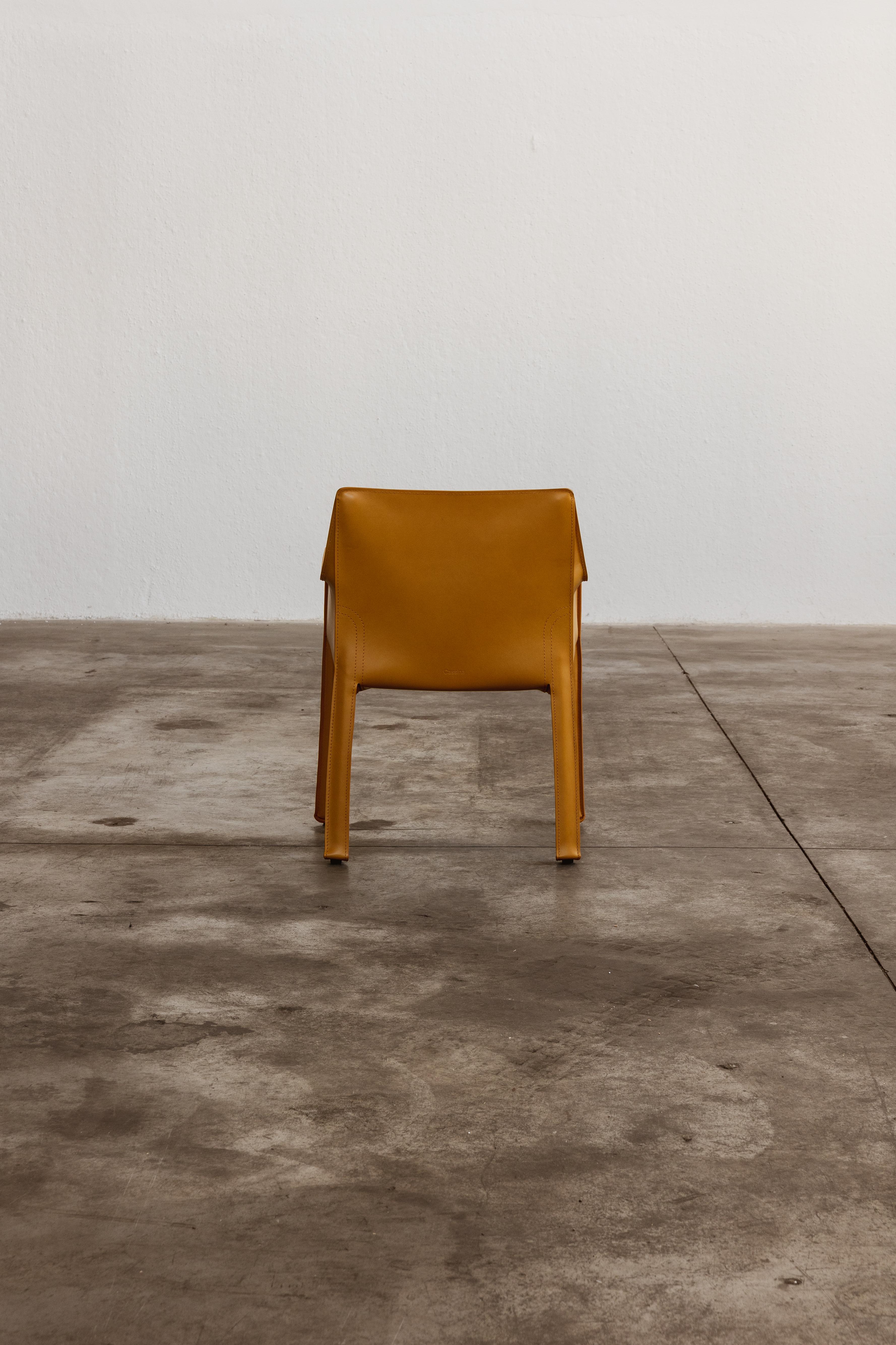Mario Bellini “CAB 413” Chair for Cassina, Mustard Leather, 1977 For Sale 4