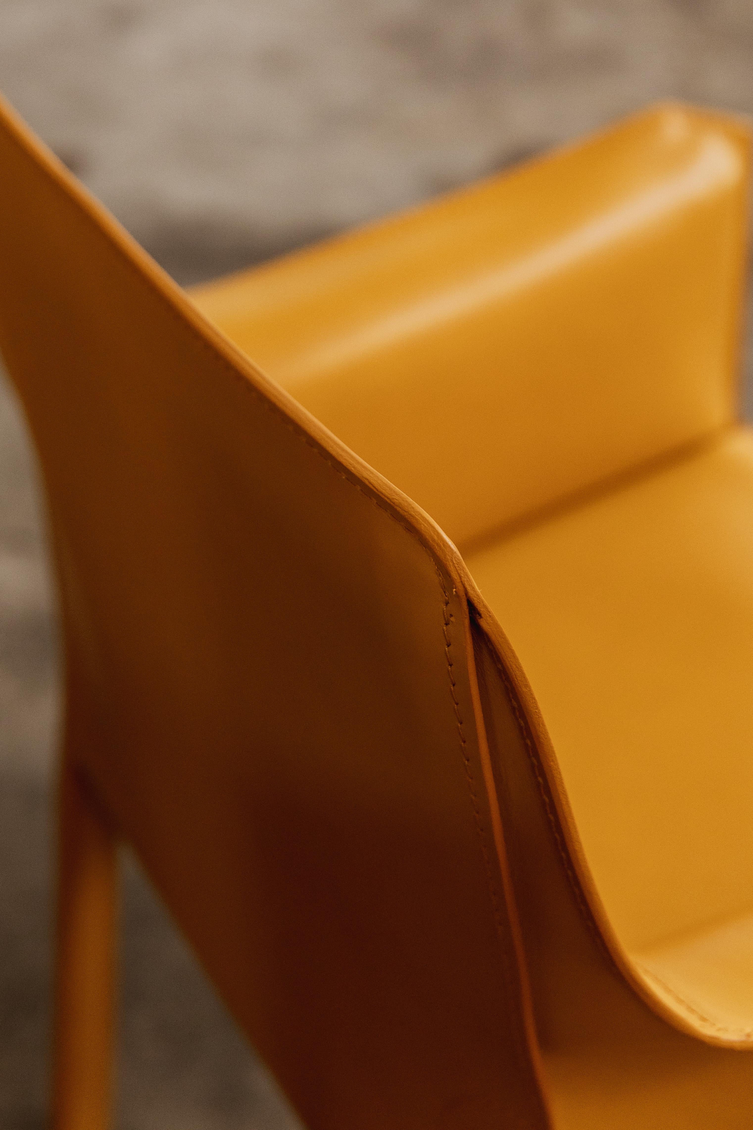 Mario Bellini “CAB 413” Chair for Cassina, Mustard Leather, 1977 For Sale 5