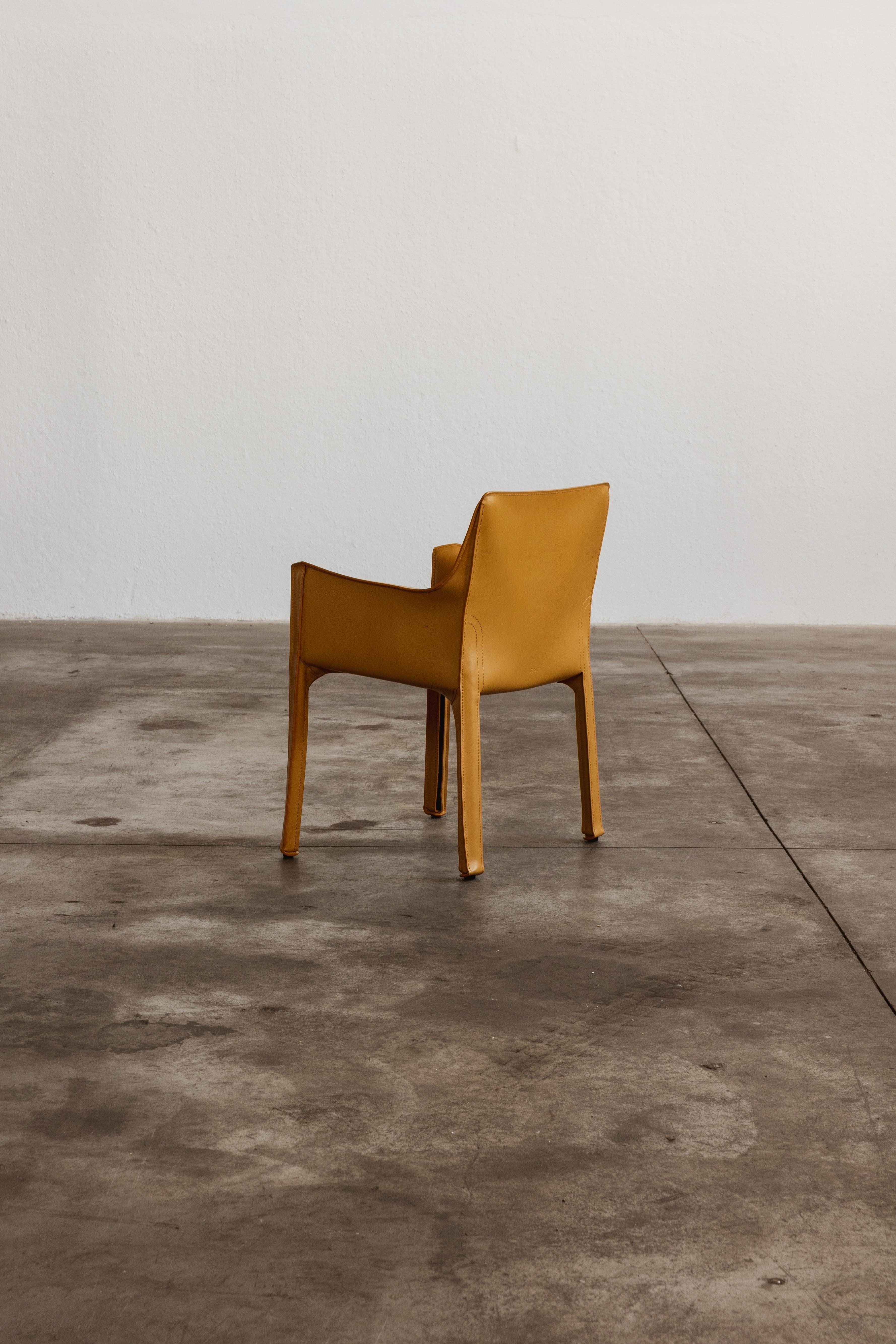 Mario Bellini “CAB 413” Chair for Cassina, Mustard Leather, 1977 For Sale 6